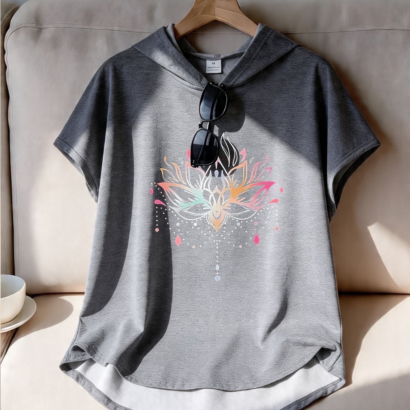 Image of 1pc Fashionable Women's Style Multicolor Gradient Lotus Pattern Printed Hooded Batwing Vest, , Colors, Casual Fit, Casual Wear, Stretch Fabric