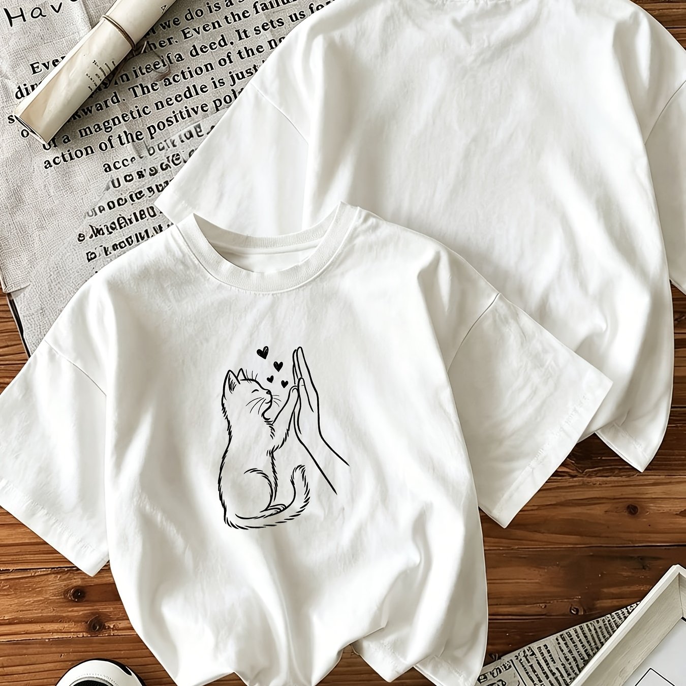 Image of Spring/summer New Arrival: Cat Heart Print Round Neck T-shirt, Loose Fit For Easy Casual Attire And