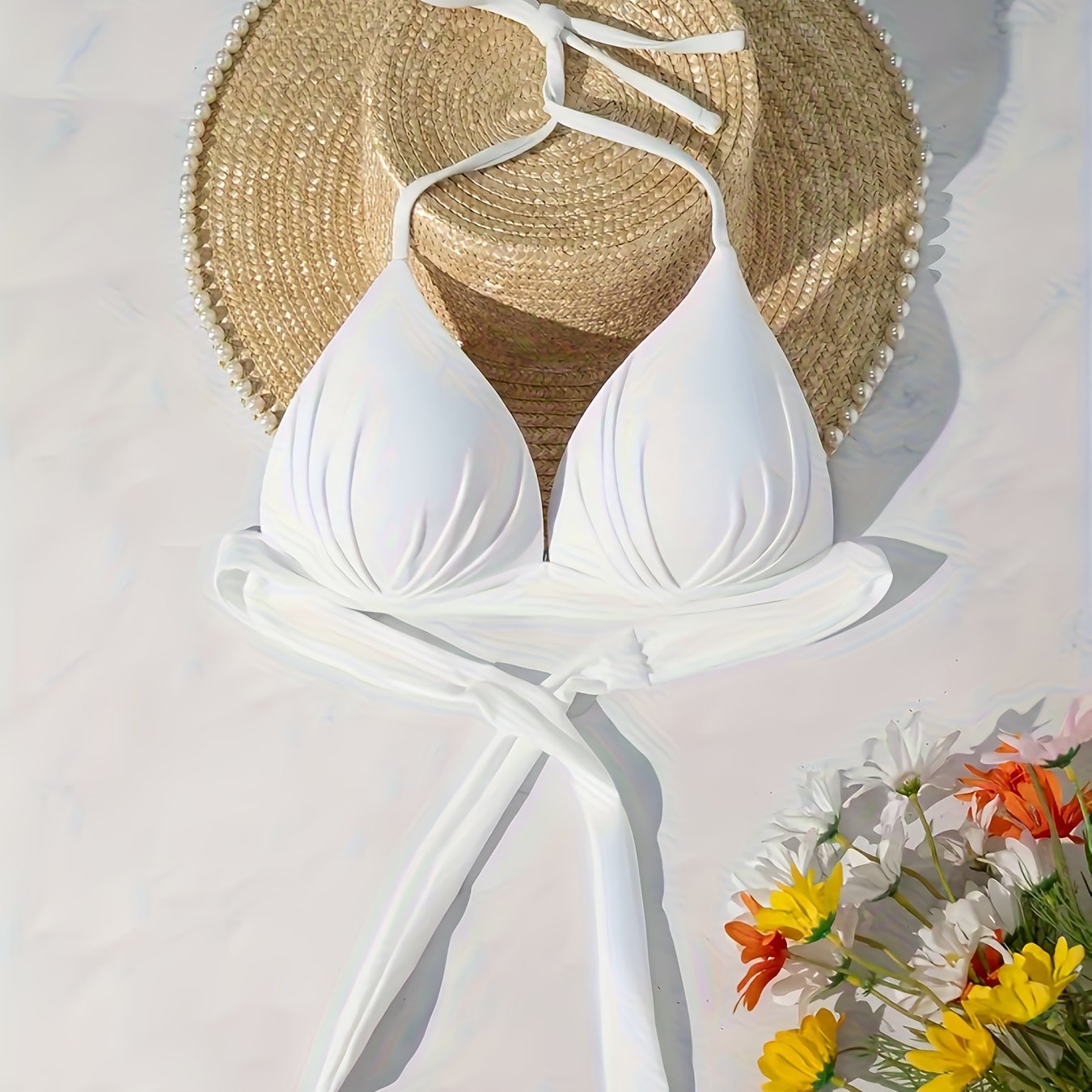 E-shop Der weiße plissierte Halter-Bikini mit Halterband, Brustfalten Hard-Cup-Unterstützung bietet sowohl einen als auch einen Push-up-Effekt. Er wird