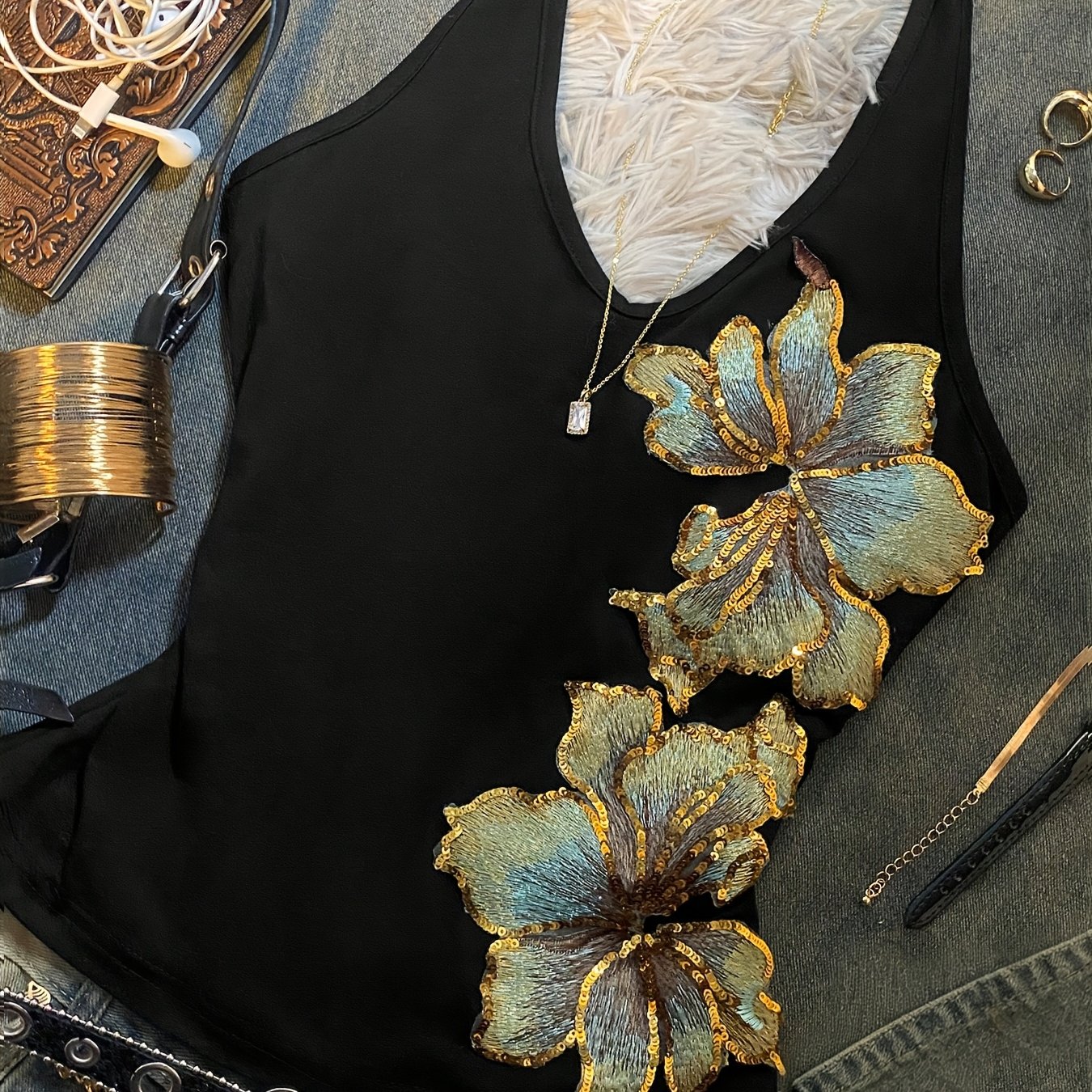 TEMU Heavy-embroidered Sequin Floral Embroidery Halter Neck V-neck Slim-fit Cropped Sleeveless Tank Top, High-stretch -friendly Versatile Summer Sexy