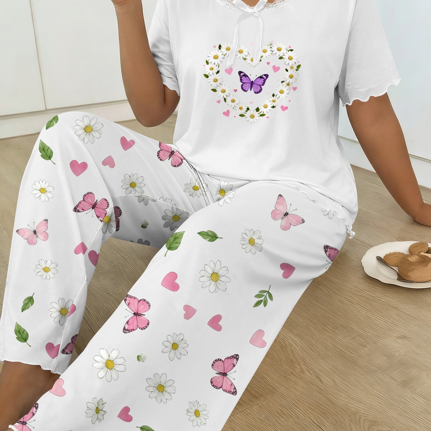 Image of Plus Size Women's Fashion Casual Outing Pajama Set, Lace Collar Bow Decor, Daisy Pattern Short Sleeve Top And Long Pants, 2pcs Plus Size Pajama Set