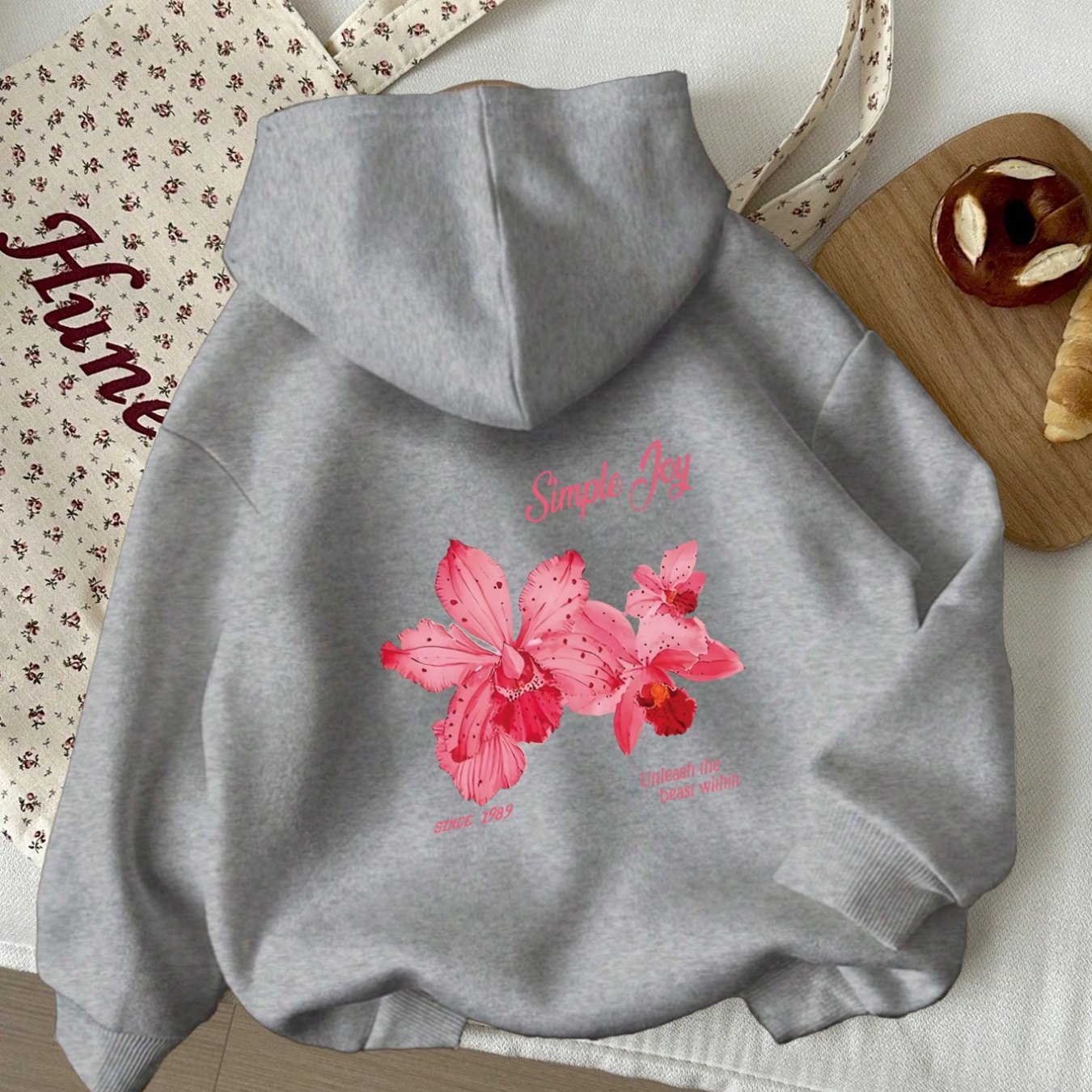 TEMU Damens Casual Kapuzenpullover mit lebendigem Rosa Blumenmuster, "Simple Joy" Aufdruck & Kangaroo-Tasche – 100 % Polyester, maschinenwaschbar,