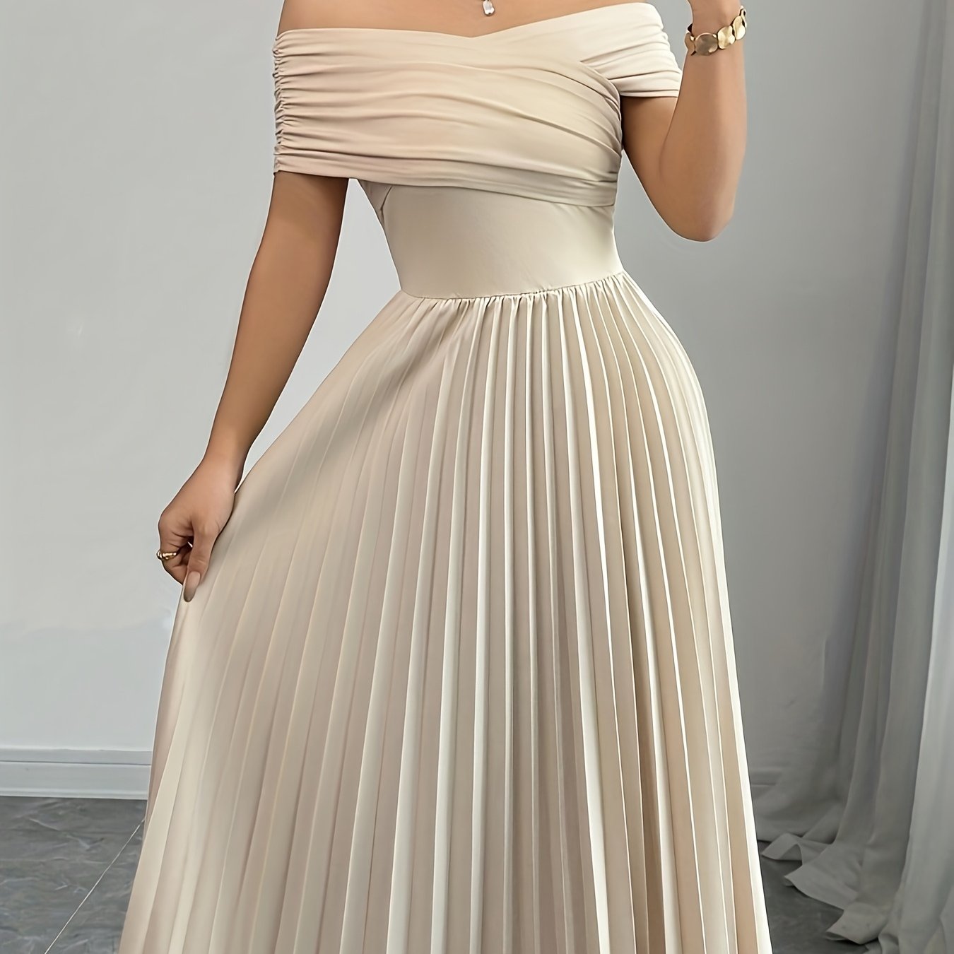 E-shop Elegantes Damen Kleid mit schulterfreiem Rüschen