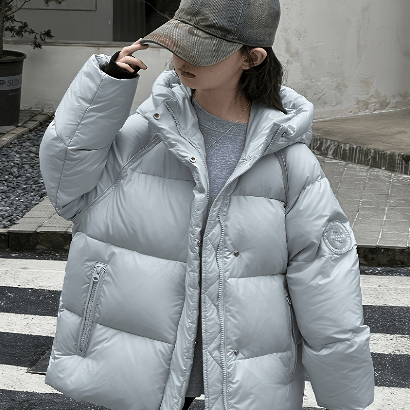 Image of Girls' Winter Hooded Mid-length Fluffy Coat, Children's Thickened Warm Casual Coat, Hooded Design With Side Zipper Pockets For Practicality, A Versatile And Practical Warm Top For Girls In Winter.