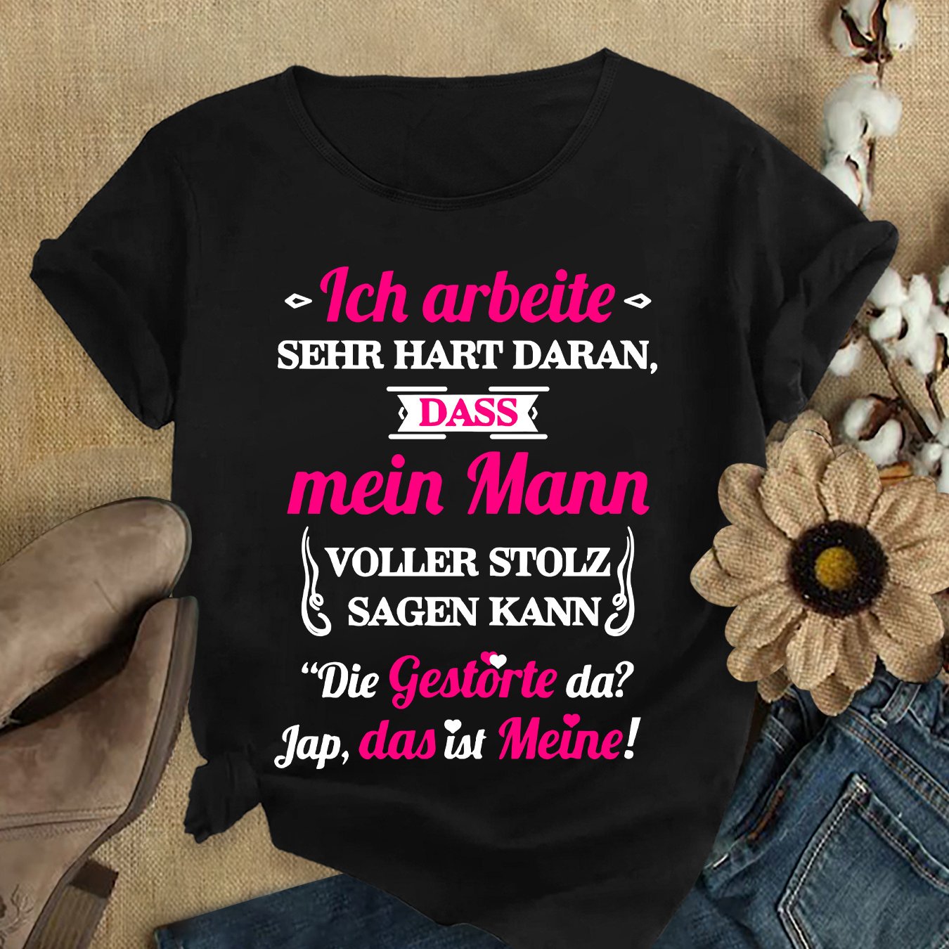 E-shop Damen T-Shirt mit lustigem deutschem Spruch - "Ich arbeite hart, damit mein Mann sagen kann: 'Das ist meine Frau!'" – Olivgrün mit rosa