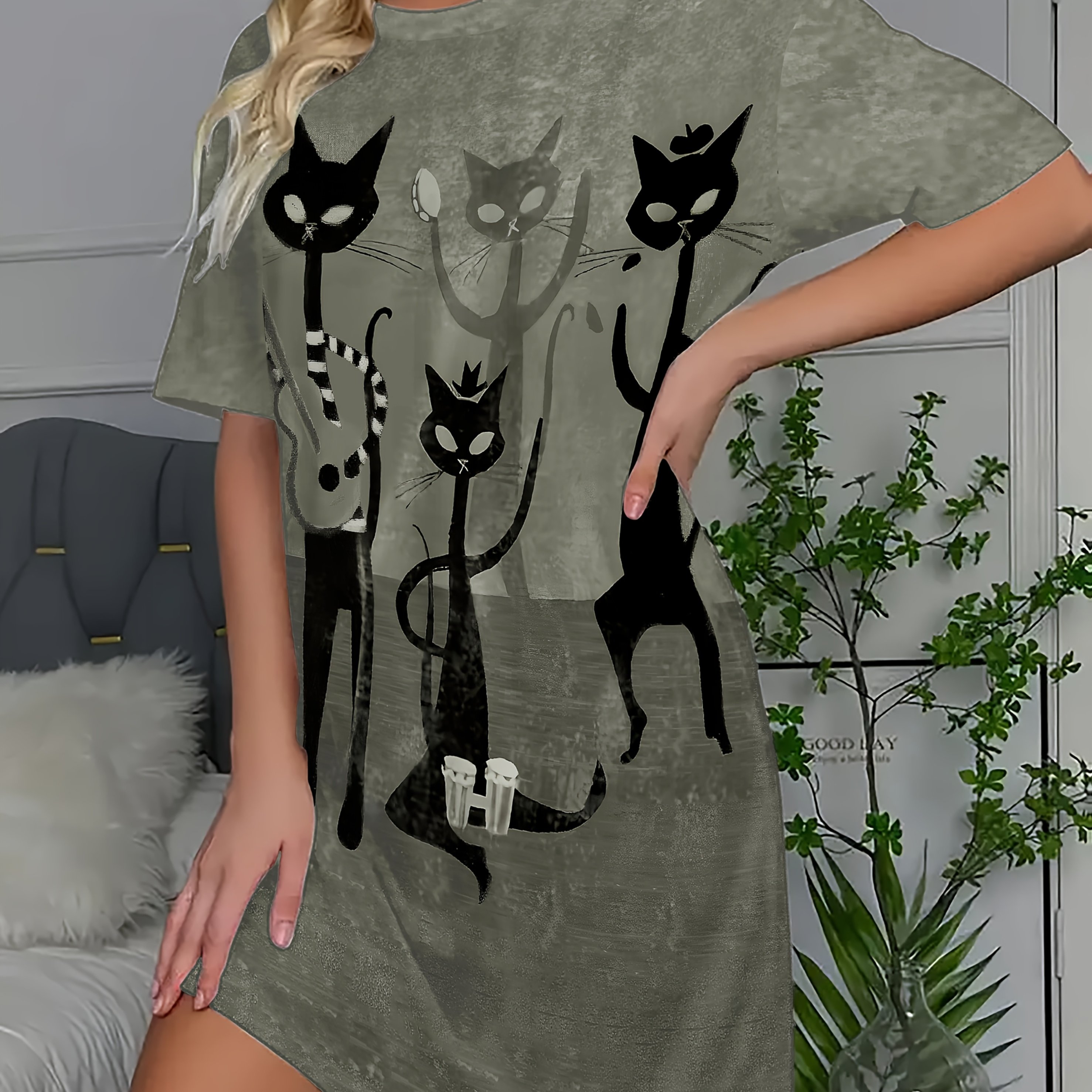 Image of In A Crown' Printed Long T-shirt, Short-sleeved Sleep Dress With Shoulder Straps, Sleepwear For Going Out And Staying At Home