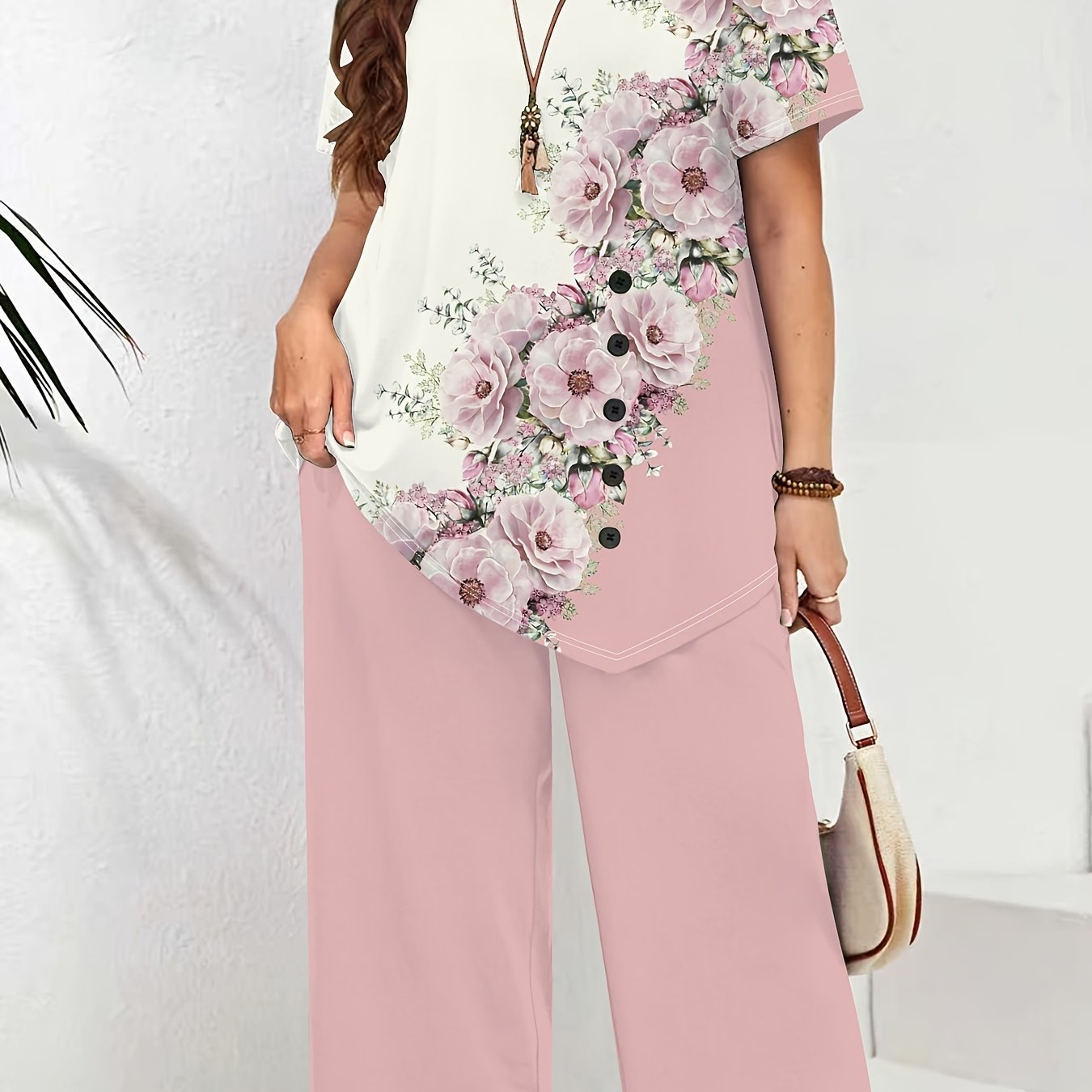 Artikelbild modisches elegantes 2-teiliges damen-set in übergröße mit knopfbluse mit rundhalsausschnitt unregelmäßigem saum sowie lässiger cropped-hose