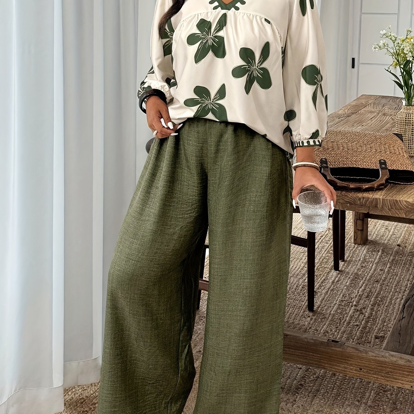 Image of Plus Size, Plus Size Women's Suit Set, /summer Fashion Print Loose Mid-sleeve V-neck Top + Wide Leg Pants Two-piece Outfit