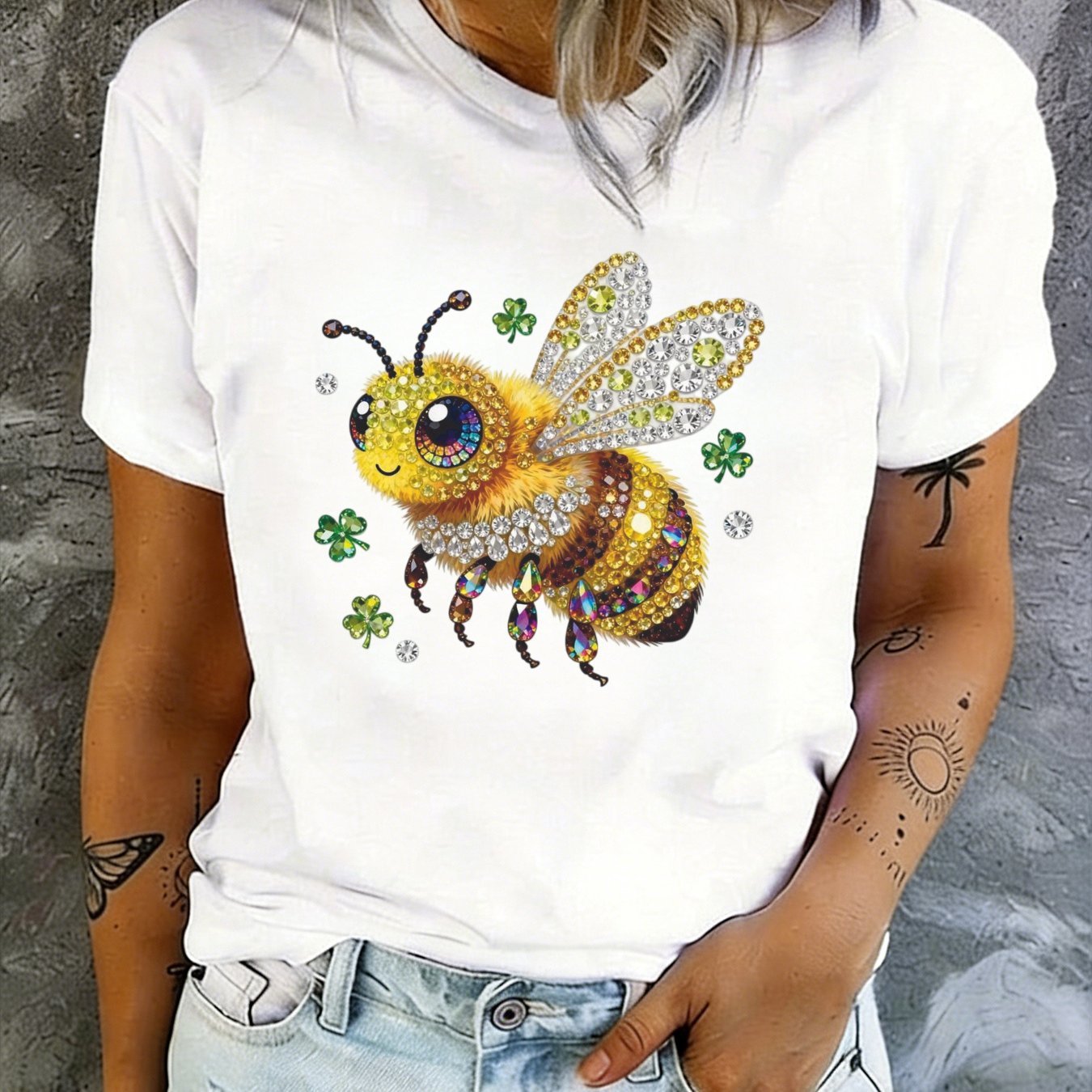Casual Women's Slim-fit Short-sleeved T-shirt, Featuring A Style With A Crew Neck. Comfortable Fabric With Shimmering Print Details Makes It Wear And Versatile Layering