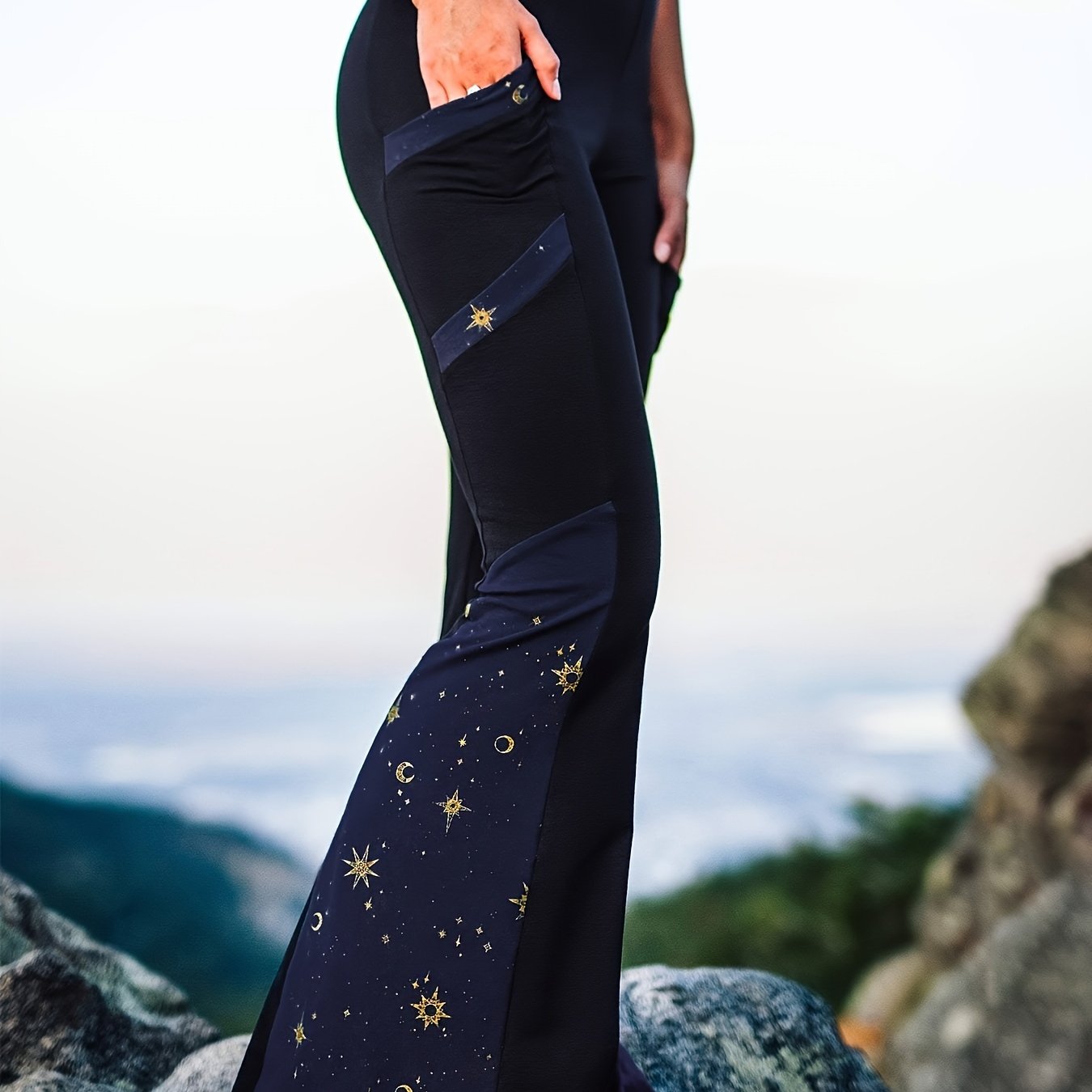 Plus Size Moon Print Pants With Pockets, Casual Flared Leg Pants For Spring & Fall, Women's Plus Size Clothing