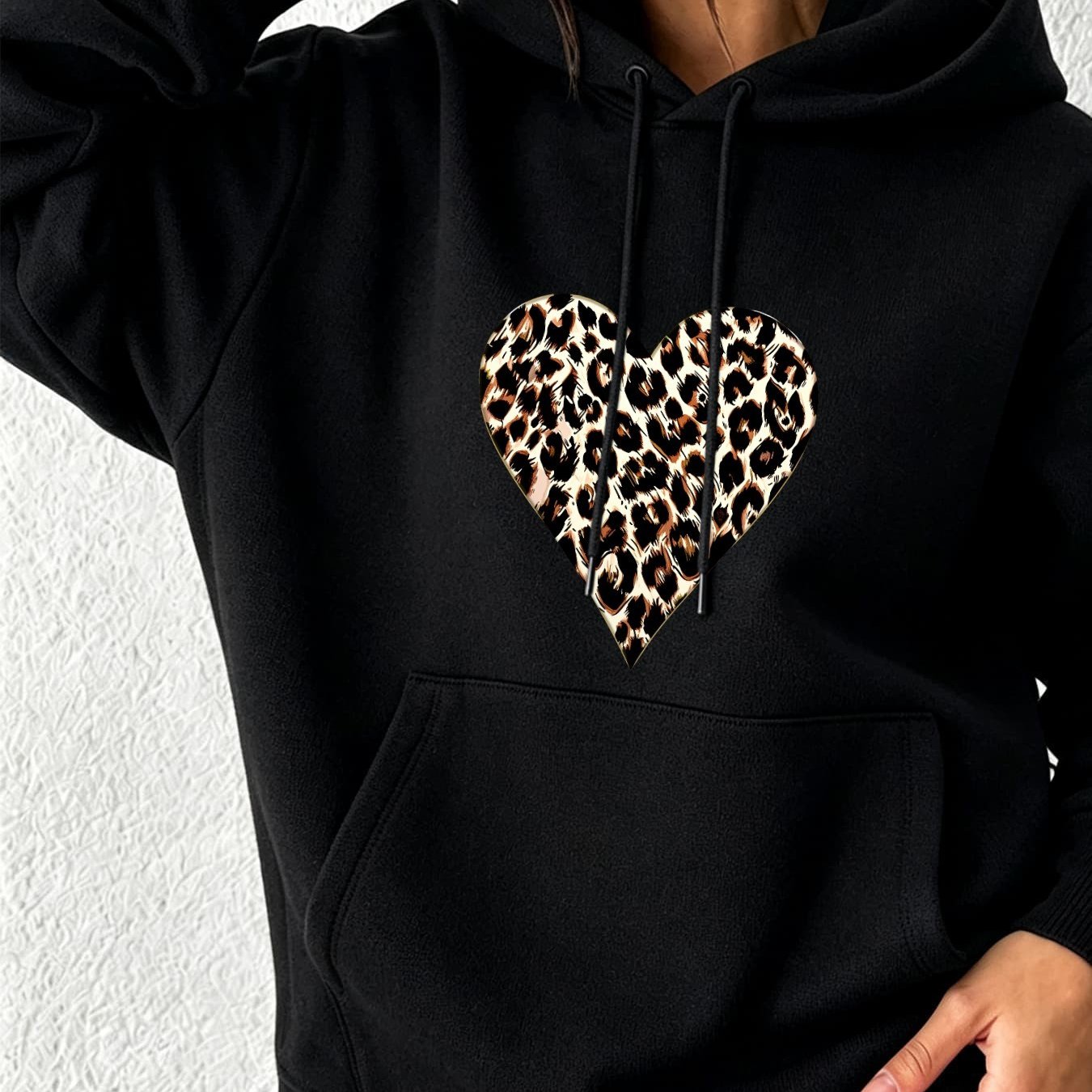 Image of Autumn Winter New Hoodie For Women: Loose Fit Heart Leopard Print Hoodie, Warm And Comfortable, Casual Daily Wear, Sporty Fashion Trend
