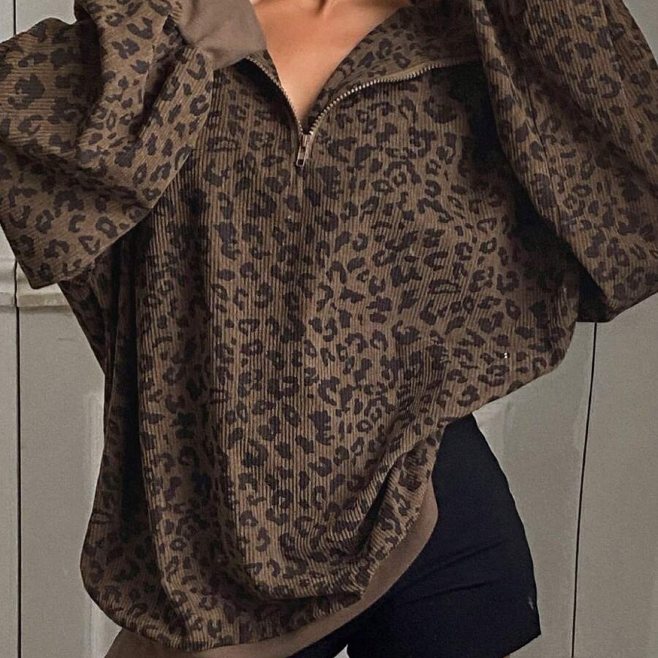 TEMU Women's Casual Leopard Print Zip-up Long Sleeve Sweatshirt - Loose Fit, Half-zip Design, Retro Style, Cozy Fall/winter Wear, Leopard Print