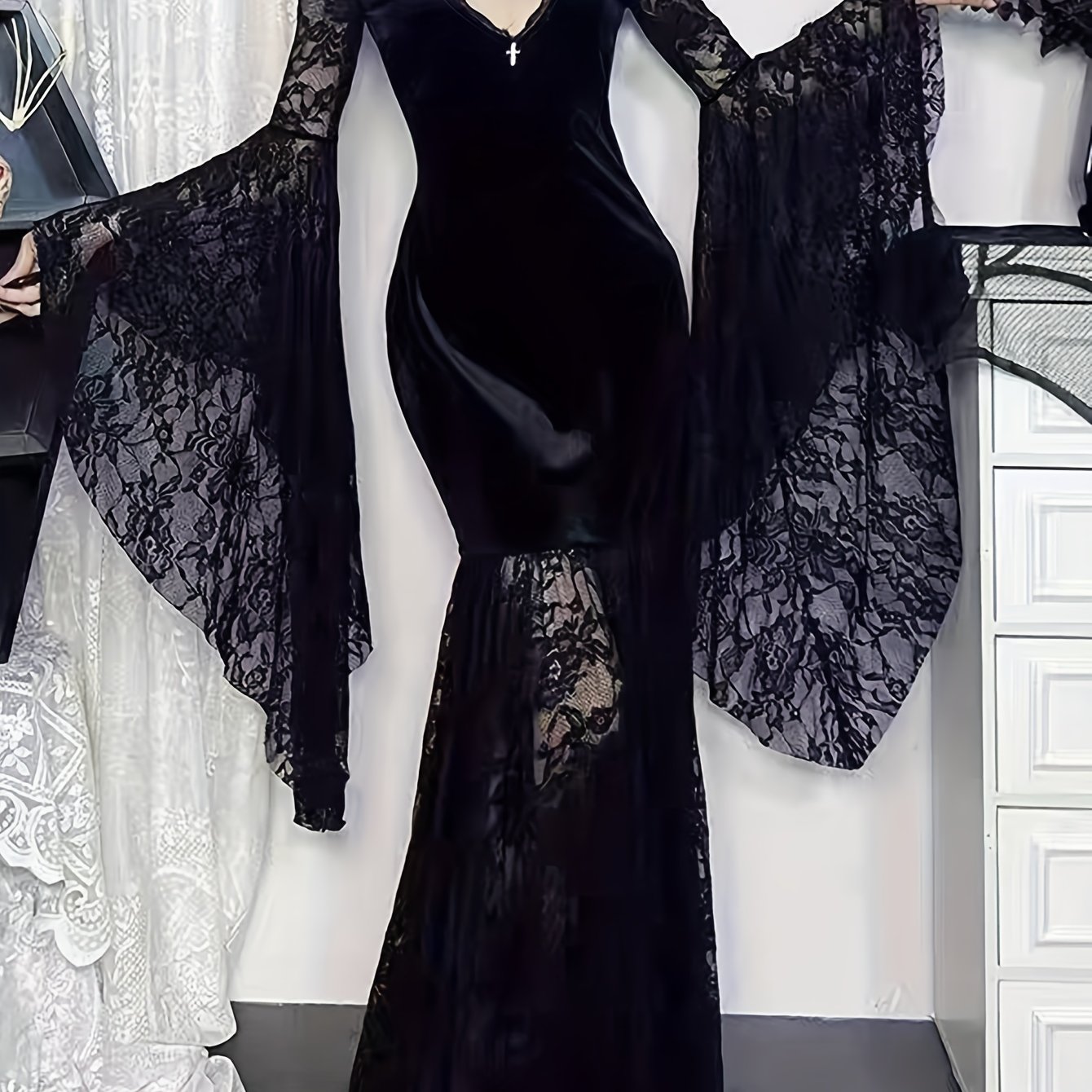 E-shop Damen Gothic Dunkles Halloween Langkleid, Samt-Patchwork-Spitze, Nischenkleid. Einzigartiges Kleid mit ausgestelltem Ärmel