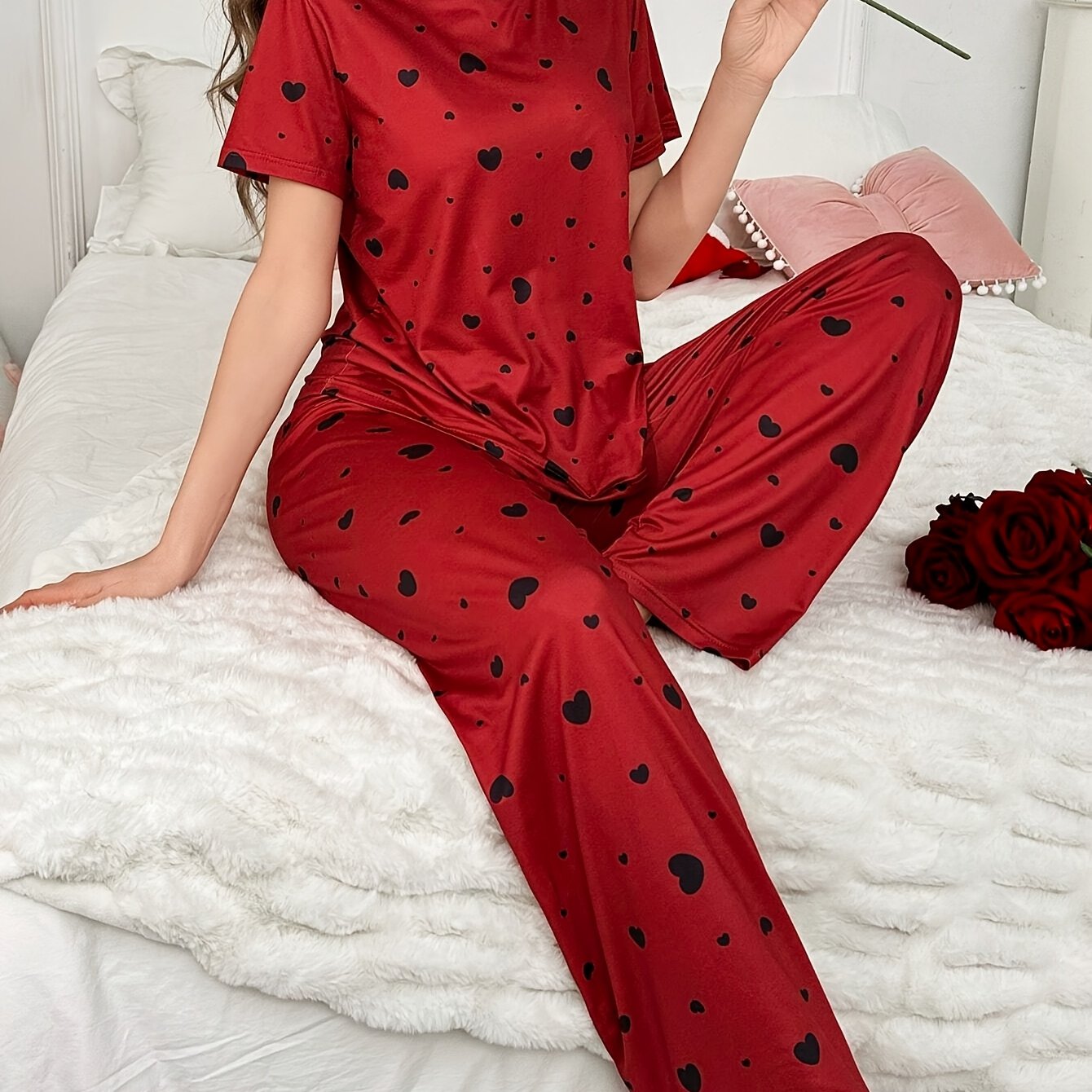 TEMU Pyjama pour femme noir à imprimé cœurs, décontracté, col ras du cou, manches courtes, pantalon long, ensemble pyjama à motif de cœurs simple,
