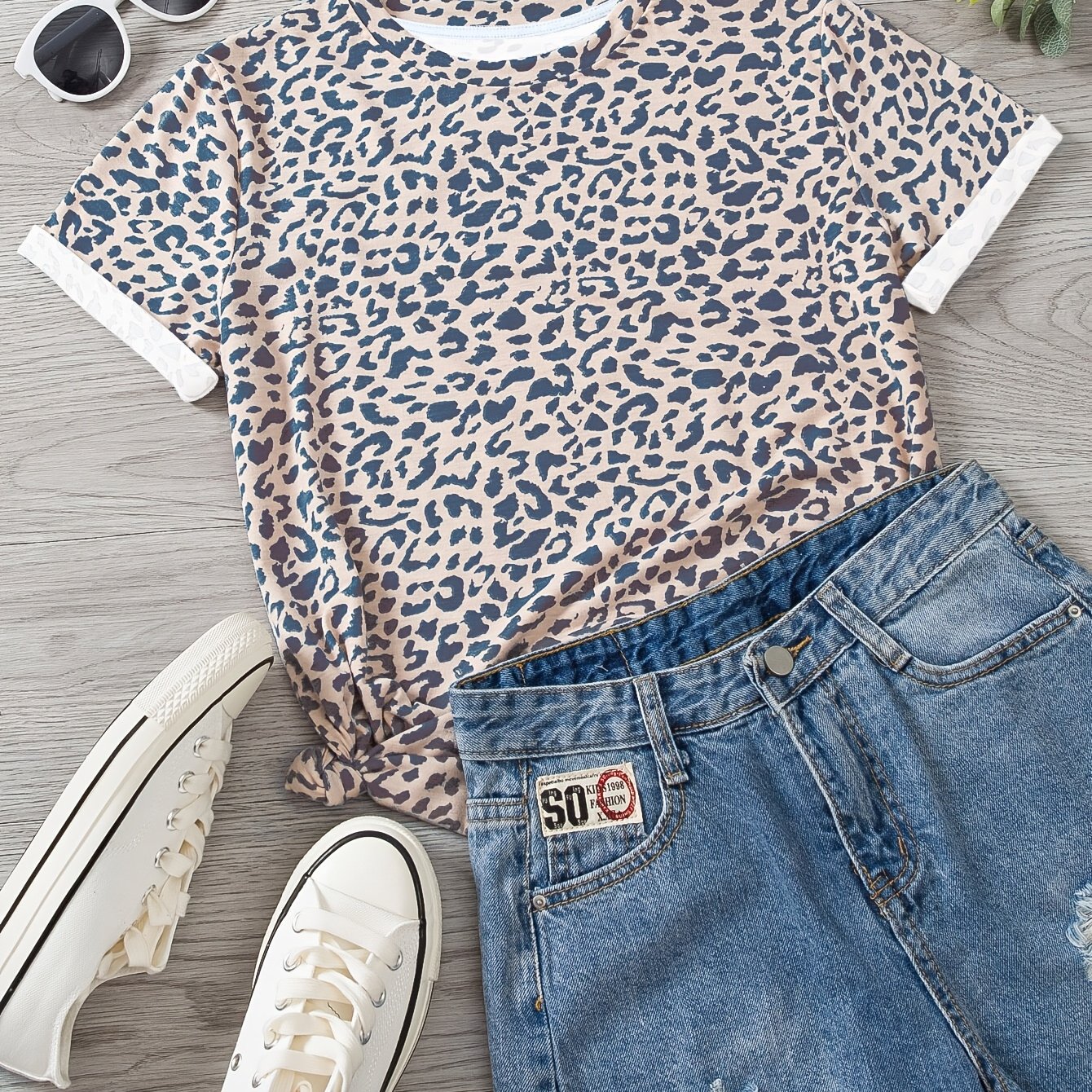 S028 [new Small Size Leopard Print Short Sleeve Women's Versatile Girly Short Sleeve Top]