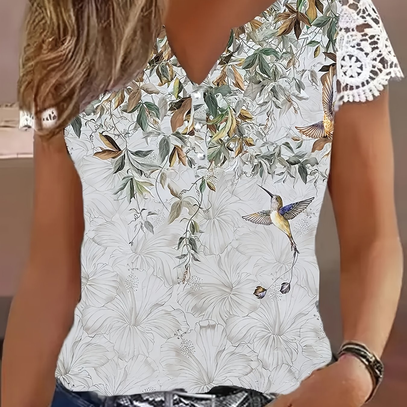 E-shop Neues Frühlings-/Sommer-Damenmode Elegantes Landschafts-Blumenmuster Spitzenbesatz V-Ausschnitt T-Shirt Top