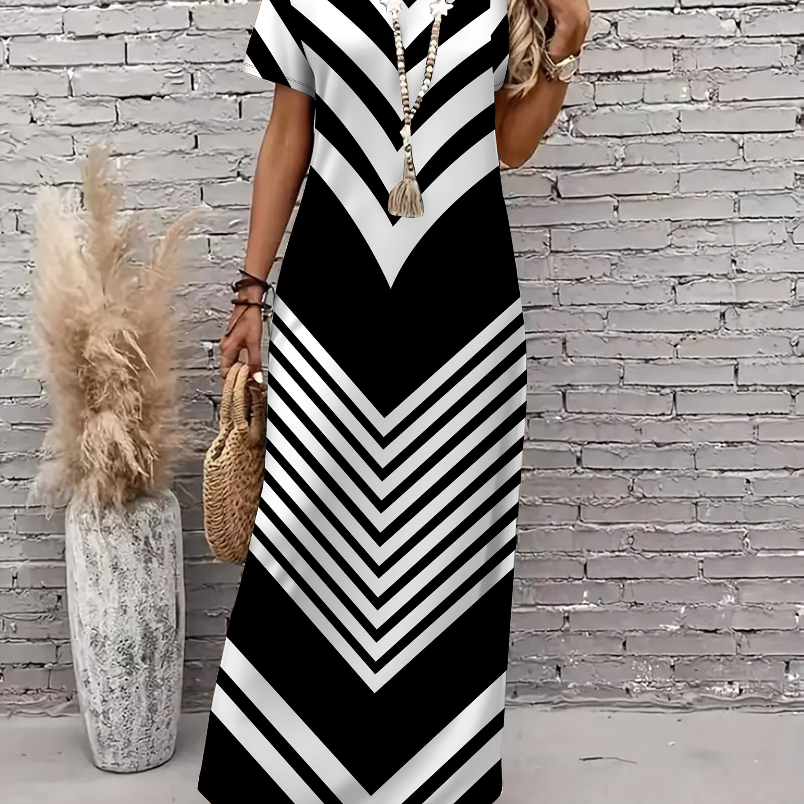 Image of 2026 New Full Print Design Retro And White Large V-neck Short Sleeved Dress | Fabric Drape Feeling Close Fitting And Waist Design, By The To Show Temperament And Easy To Of, Party Wear
