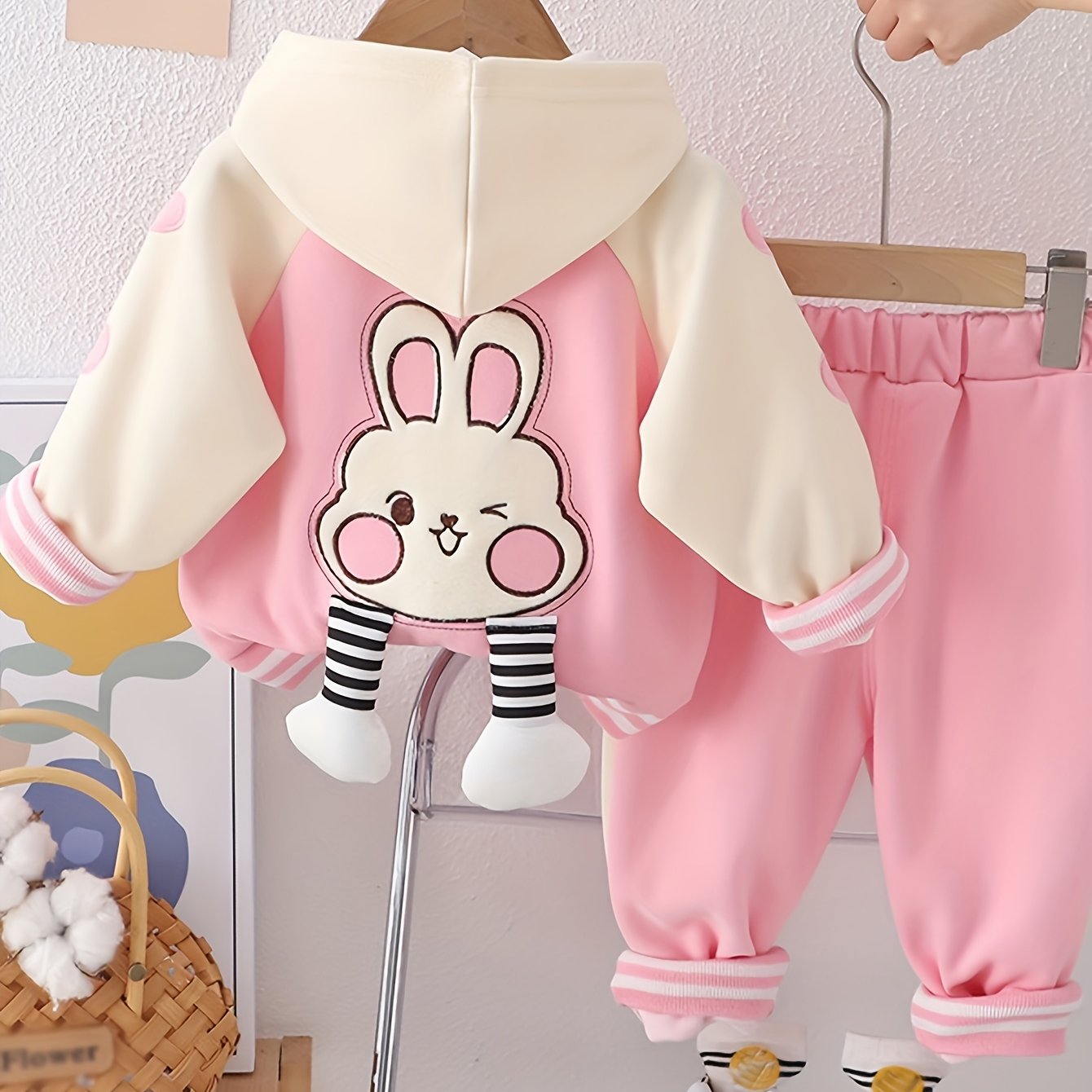 Image of 2-piece Set: Back Rabbit Hooded Jacket And Jogger Sweatpants, Casual And Stylish Baby Outfit For Spring/autumn, Perfect For Outdoor
