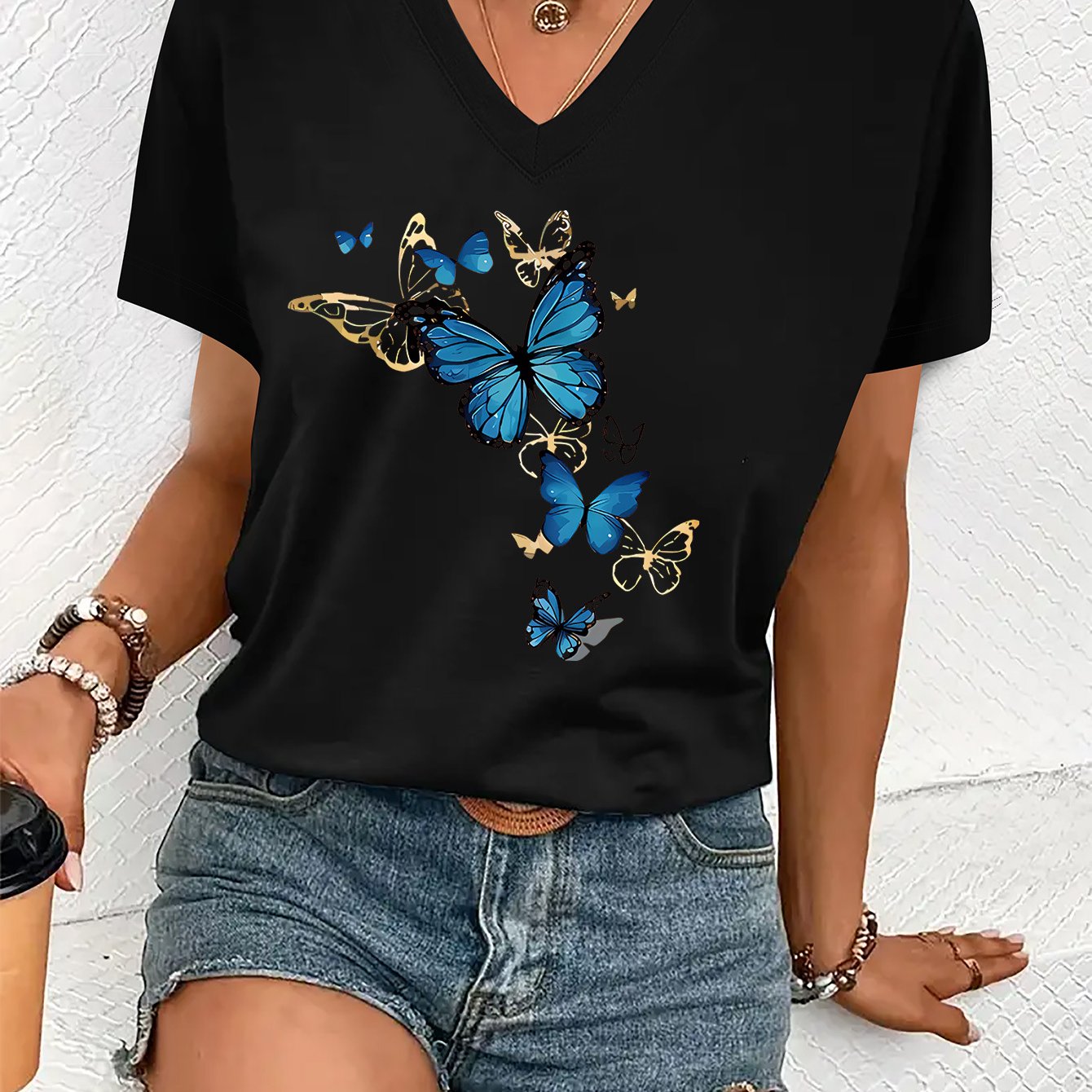 TEMU Short-sleeved V-neck T-shirt With A Pattern, A
