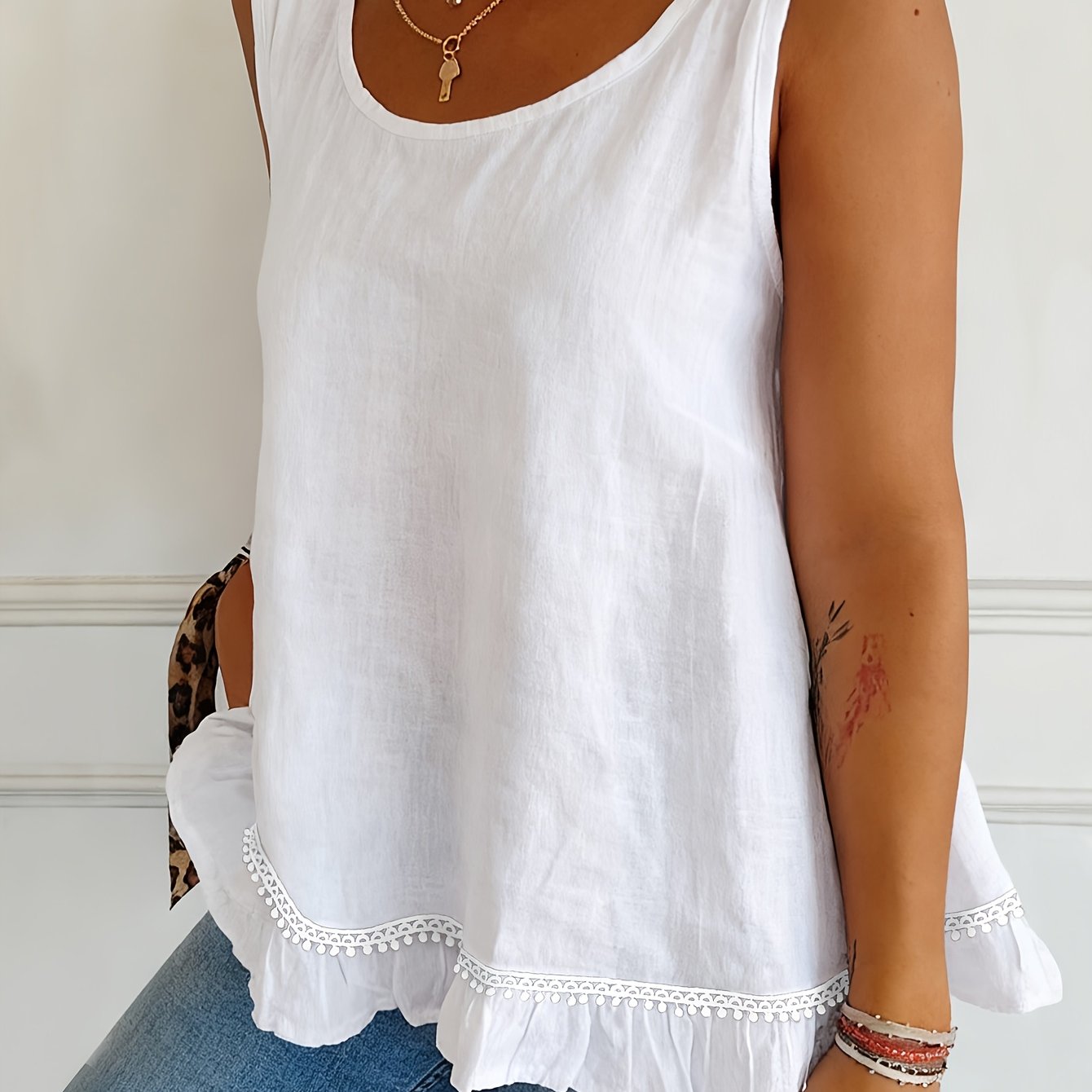 Loose Solid Hem Lace-trimmed Vest Top