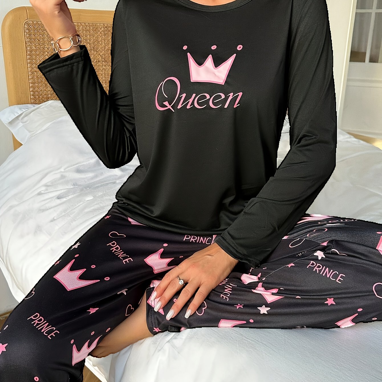 Image of Queen Crown Print Women's Pajama Set - Comfylong Sleeve & Long Pants, Elastic Waistband, Soft Polyester Blend, Machine Washable - Elegant Loungewear For A Cozy Night