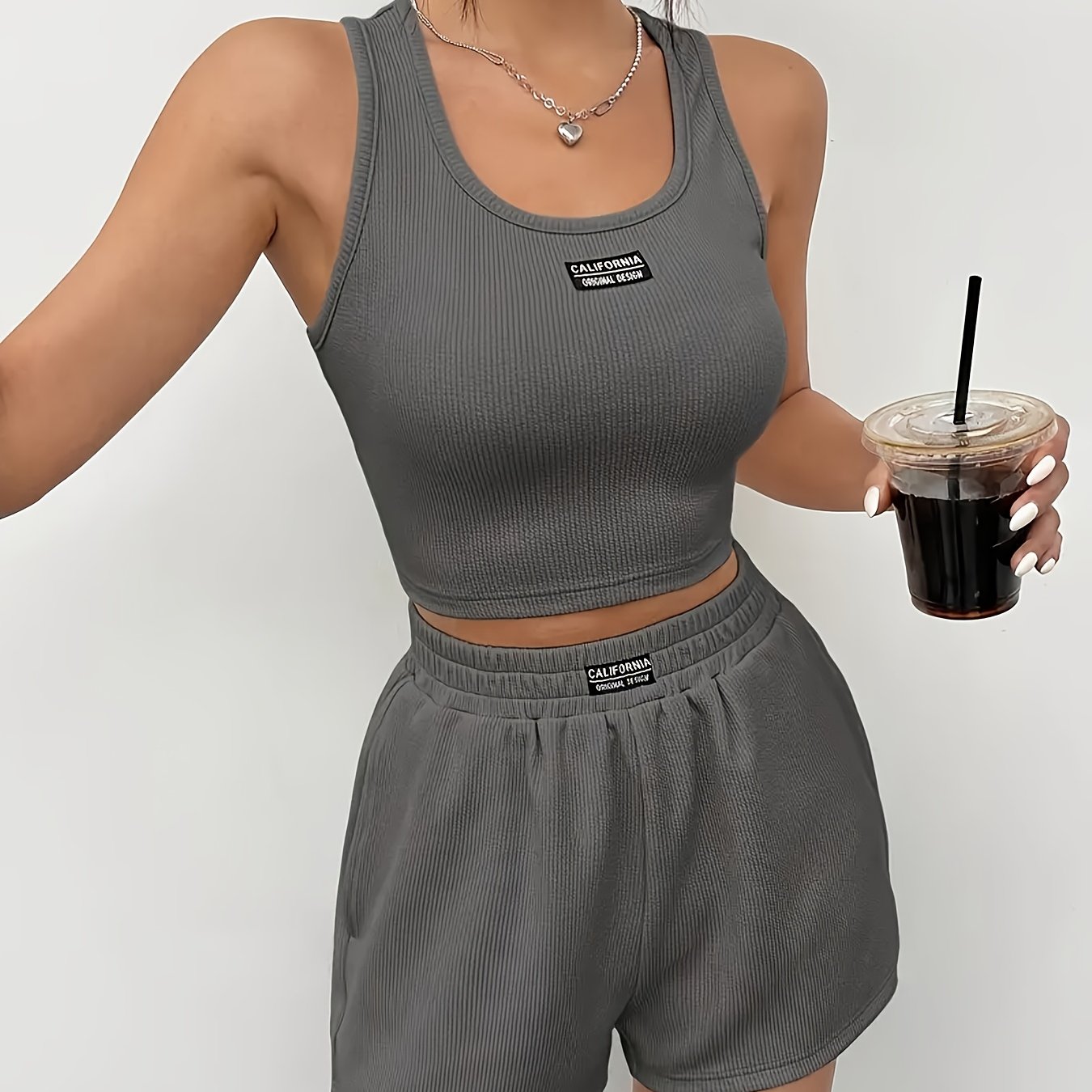 E-shop Damen Set mit Tank Top und Shorts, für Frühling und Sommer. Lässig und bequem, dieses stylische Outfit ist ideal für, und, mit einem