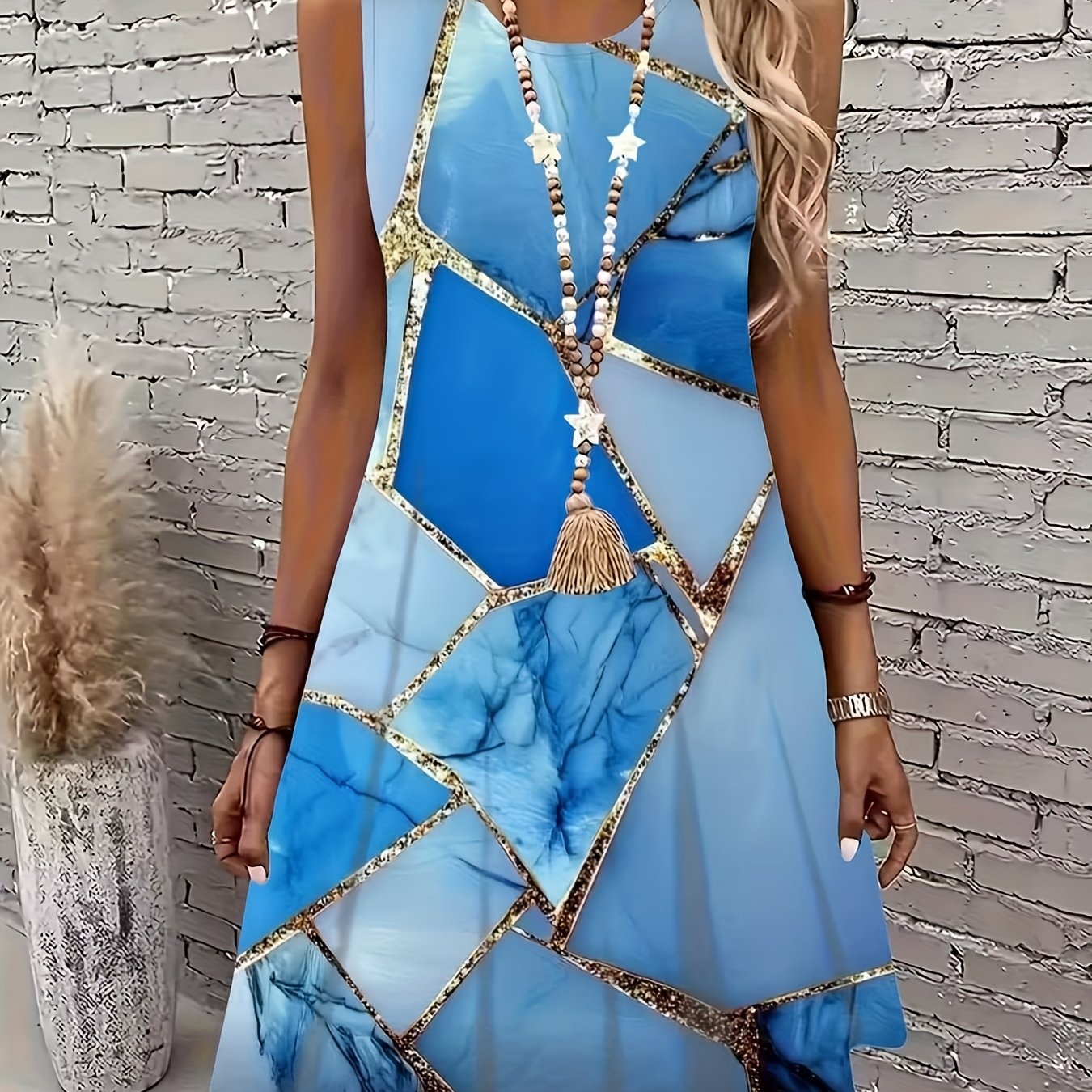 E-shop Sommerliches ärmelloses Kleid mit geometrischem Muster, blau-goldener , künstlerischer, mittellanger Rock