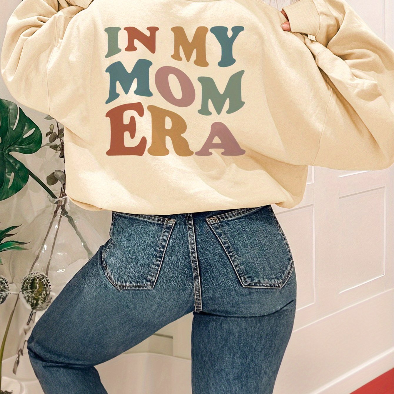 Sweatshirt With Double-sided Printing Featuring 'in My Mom Era' And 'mother' In A Meaningful Design