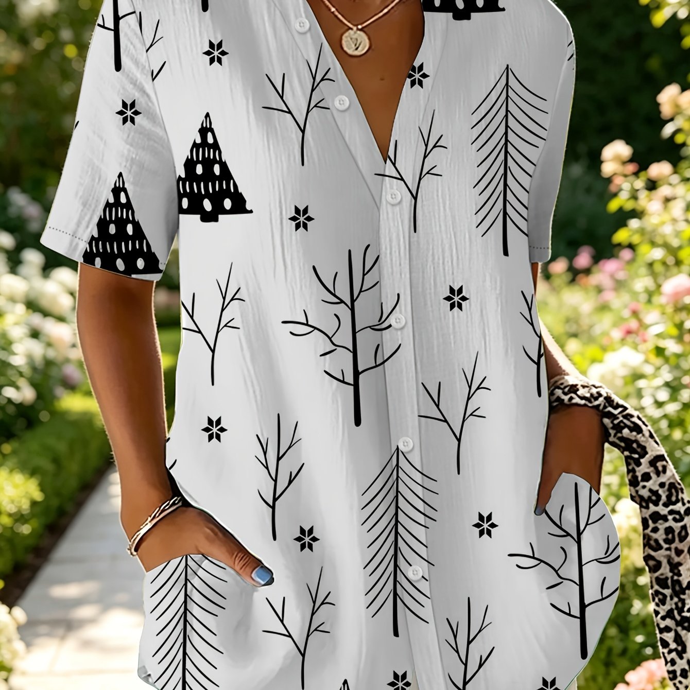 TEMU Women's Abstract Casual Vintage Fashion Simple Leisure Shirt With Black And White Christmas Tree, Snowflake, And Tree Pattern, Short Sleeve, And