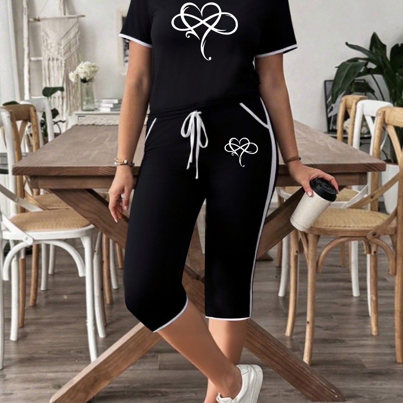 TEMU Plus Size - Plus Size - 1 Set Spring Summer Size Women's Outfit Short Sleeve Round Neck Heart Print Ruched Loose Capri Pants With Pockets Wear