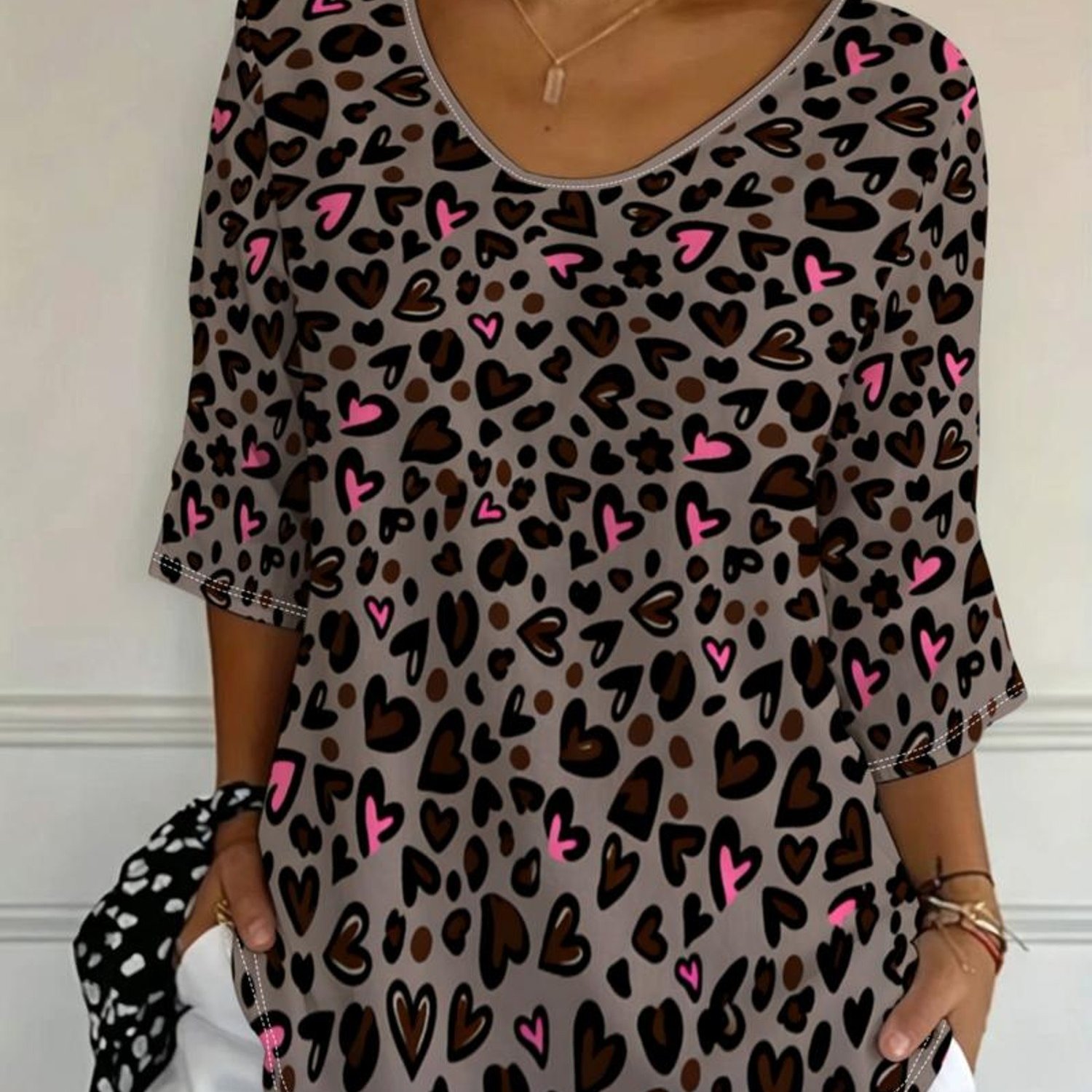 TEMU Plus Size, Plus Size Women's Leopard Print Heart Graphic Top, 2026 Summer -neck Three-quarter Sleeve T-shirt, Loose Fit Tee, Versatile Basic