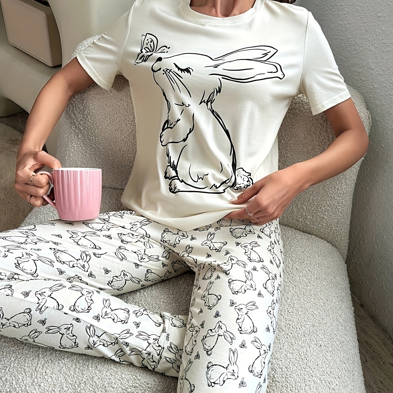 E-shop Entzückendes Kaninchen-Print Pyjama-Set, Zweiteiliges Outfit mit Rundhals-Kurzarm-Shirt + Bequeme Hose, Damen-Schlafanzug und Premium Loungewear