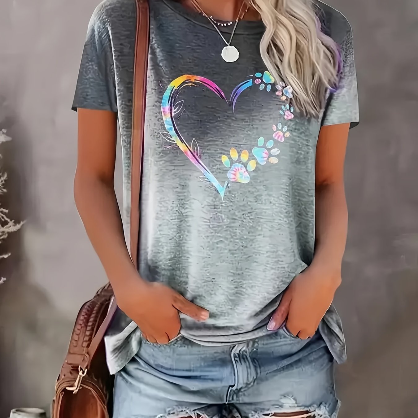 Image of Color-block Heart And Print Crewneck T-shirt, Spring/summer Casual Short-sleeved T-shirt, Women's Clothing
