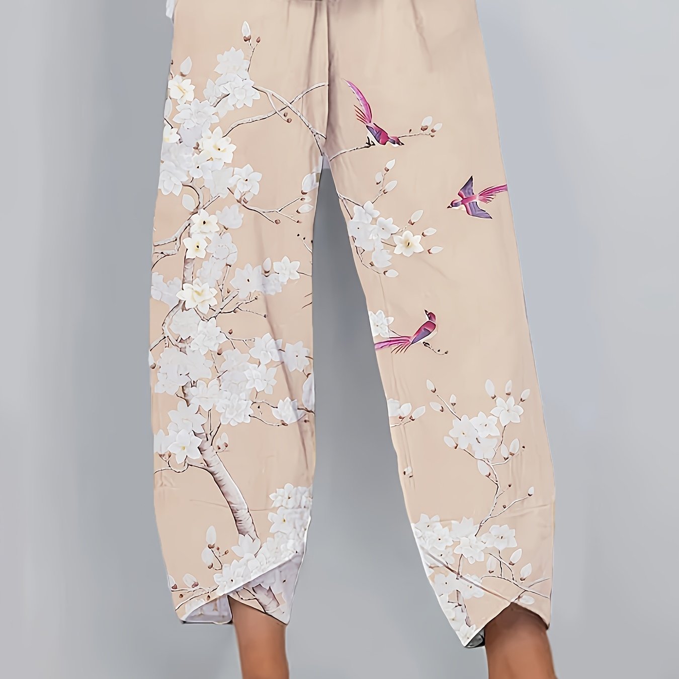 Women&#39;s Floral Print Cropped Pants with Elastic Waist and Slant Pockets - Lightweight Polyester, Casual Vacation Style, Machine Washable, Allseason Wear|Vacation Ready|Glossy Texture