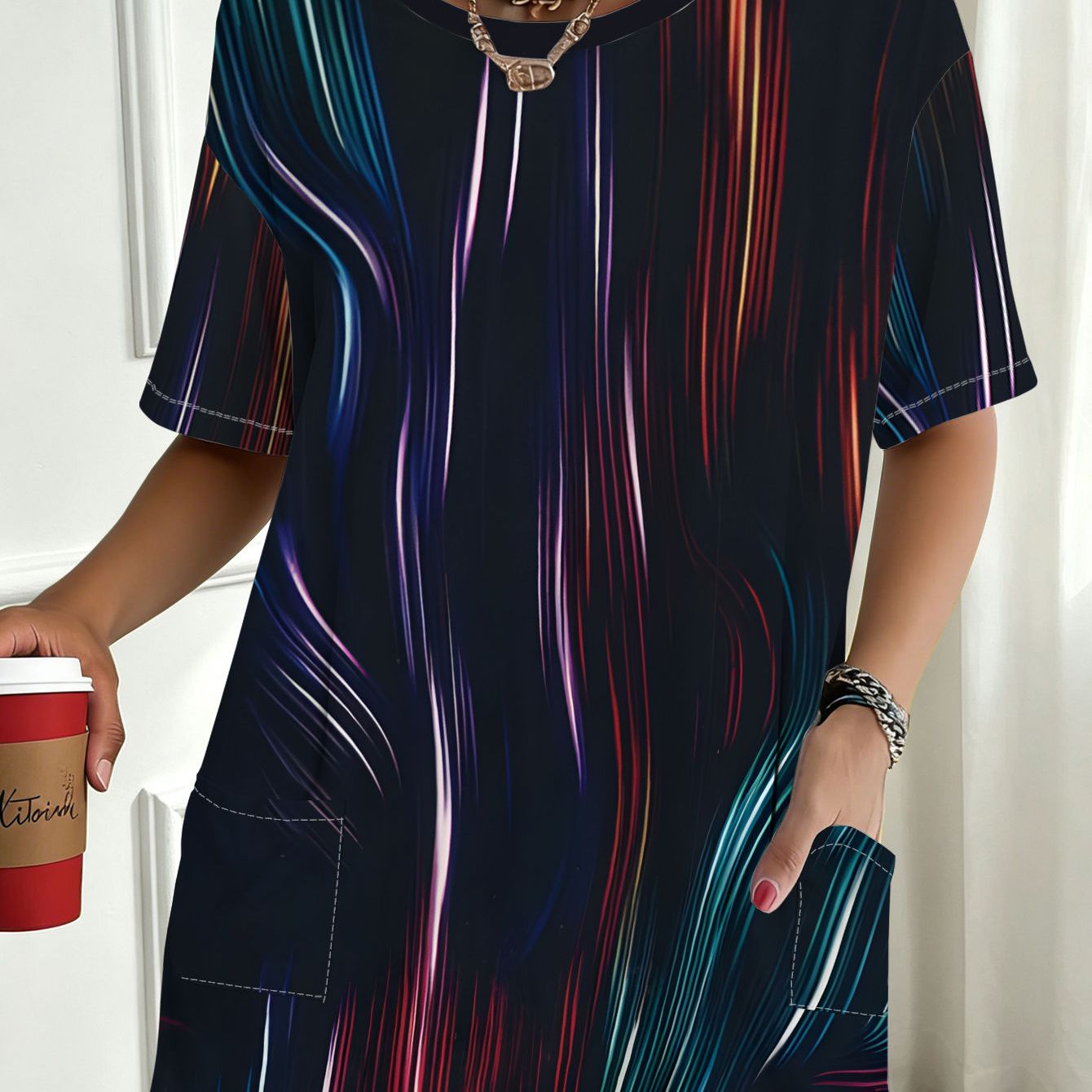 TEMU Dames T-shirt in maat met zakontwerp, 1 stuk, losvallend T-shirt met korte mouwen en levendig abstract met lichtstrepen, voorzien van zakontwerp
