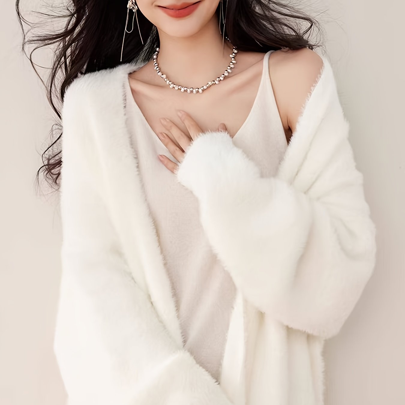 E-shop 2025 Herbst/Winter Neuankömmling Mittellange Knopflose Oberbekleidung, Damen Mode Koreanischer Stil Petite Lazy Look Weißes Kunstpelz-Cardigan