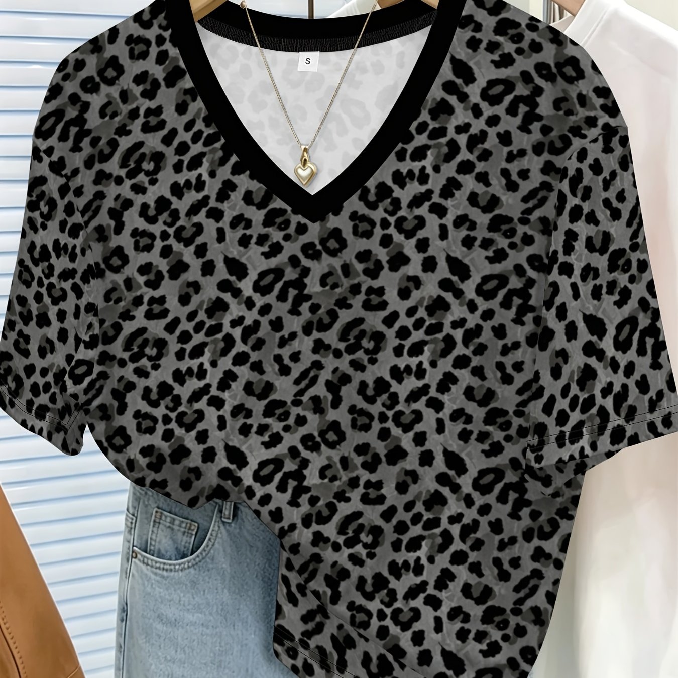 TEMU Fashionable Leopard-print Printed V-neck Short-sleeved Top For Women; Summer Loose All-matching Trendy Casual T-shirt; Easy And Elegant For