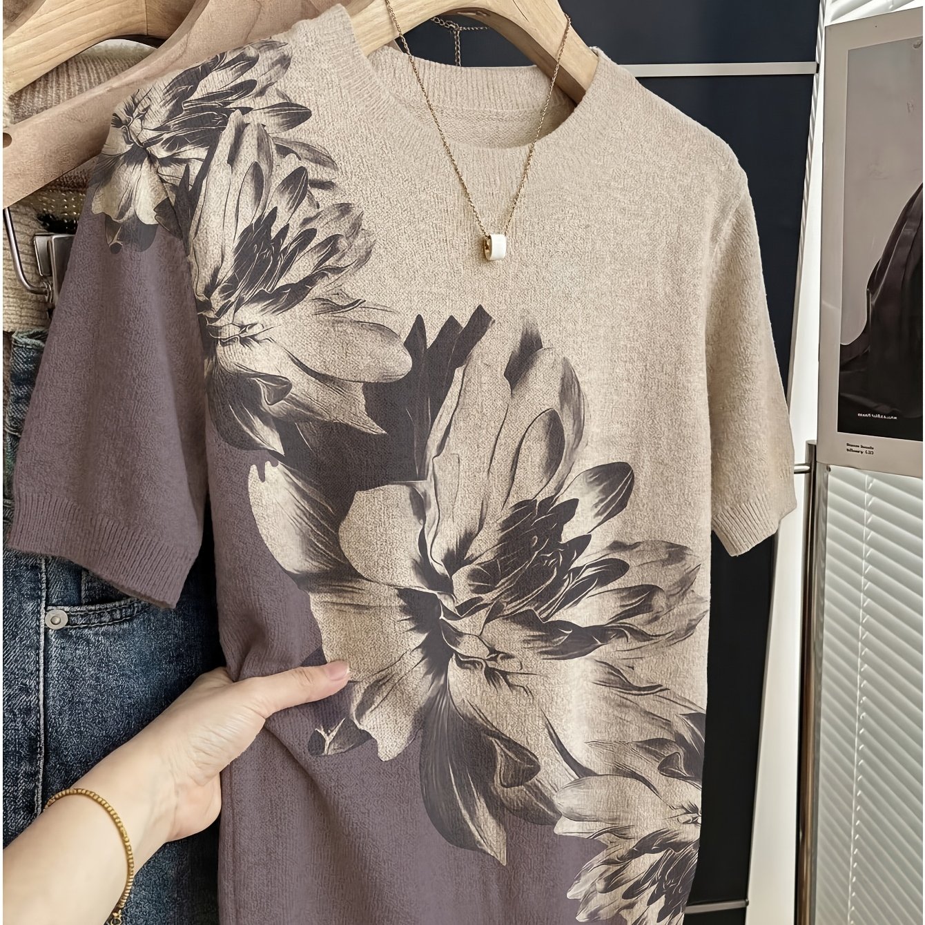 TEMU Women's Lightweight Short-sleeve Summer Printed Sweater - Elegant Crew Neck Sweater, Comfortable Layering Piece For Spring, Summer, Autumn, And