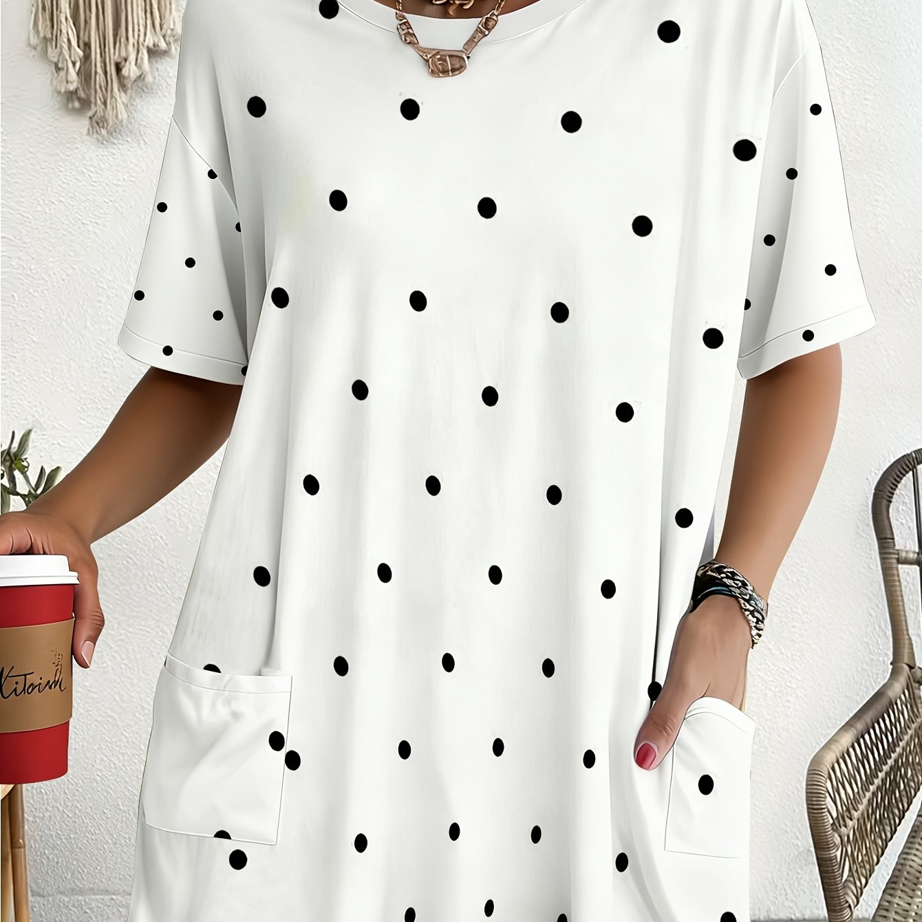 TEMU Loose Fit Womens T-shirt With Black Polka Dot Pattern, Featuring Front Pockets, Ideal For Daily Wear, Casual Gatherings, Beach Vacation, And ,