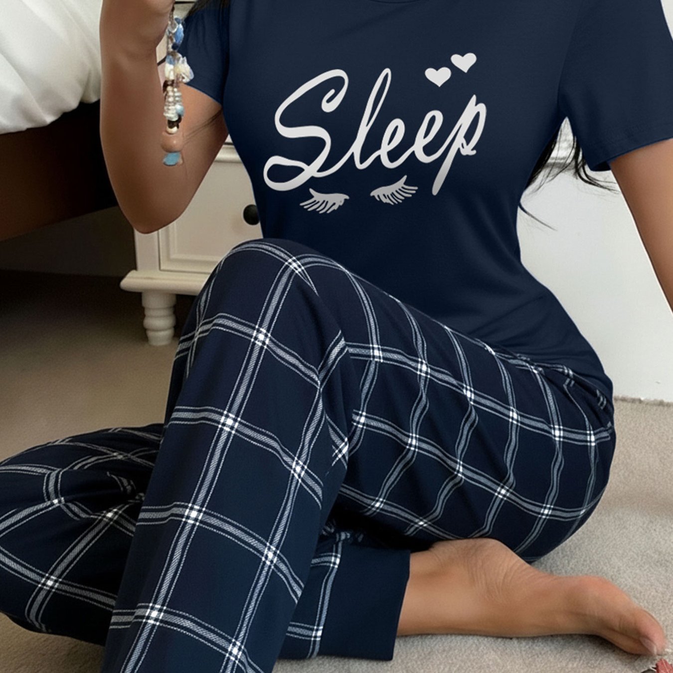E-shop Damen Navy Blau Weiß "Schlaf" Wimpernherz-Print Rundhals Kurzarm-Oberteil Navy Blau Weiß Karierte Knöchellange Hose Pyjama-Set