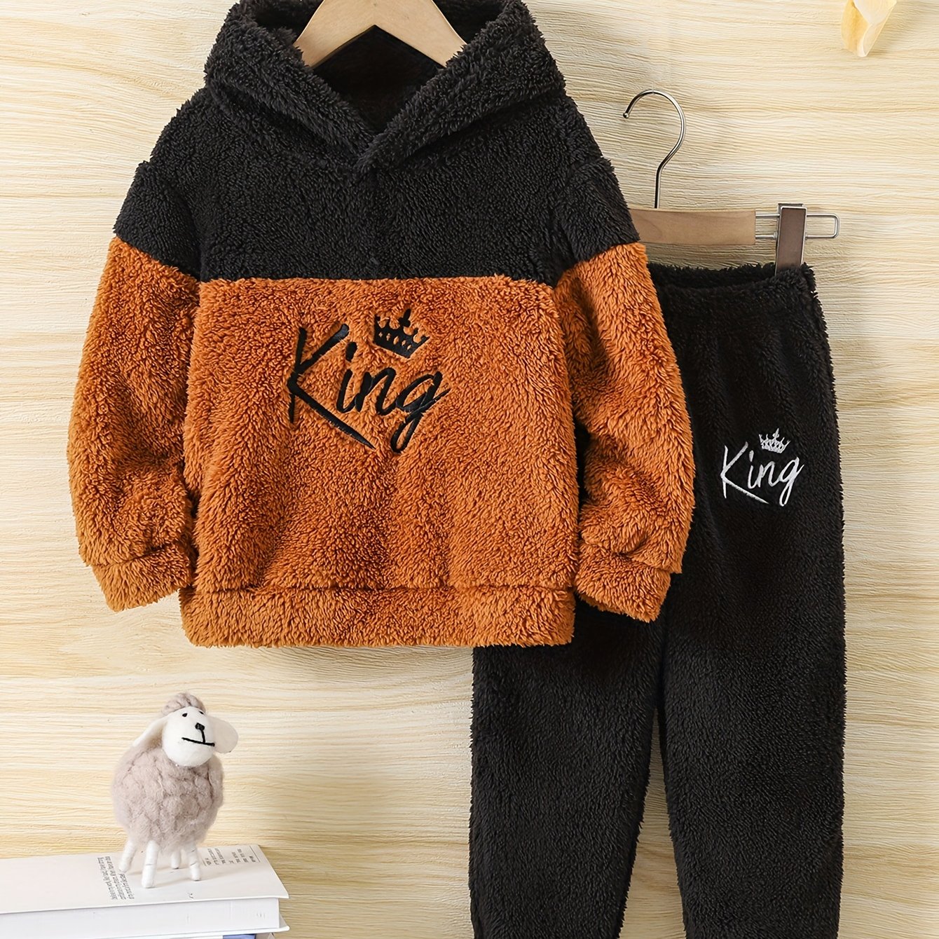 Image of Boys' Double-sided Warm Fabric King Embroidery Hooded Color-block Sweatshirt And Elastic Waist Pants For Autumn/winter, Perfect For Outdoor