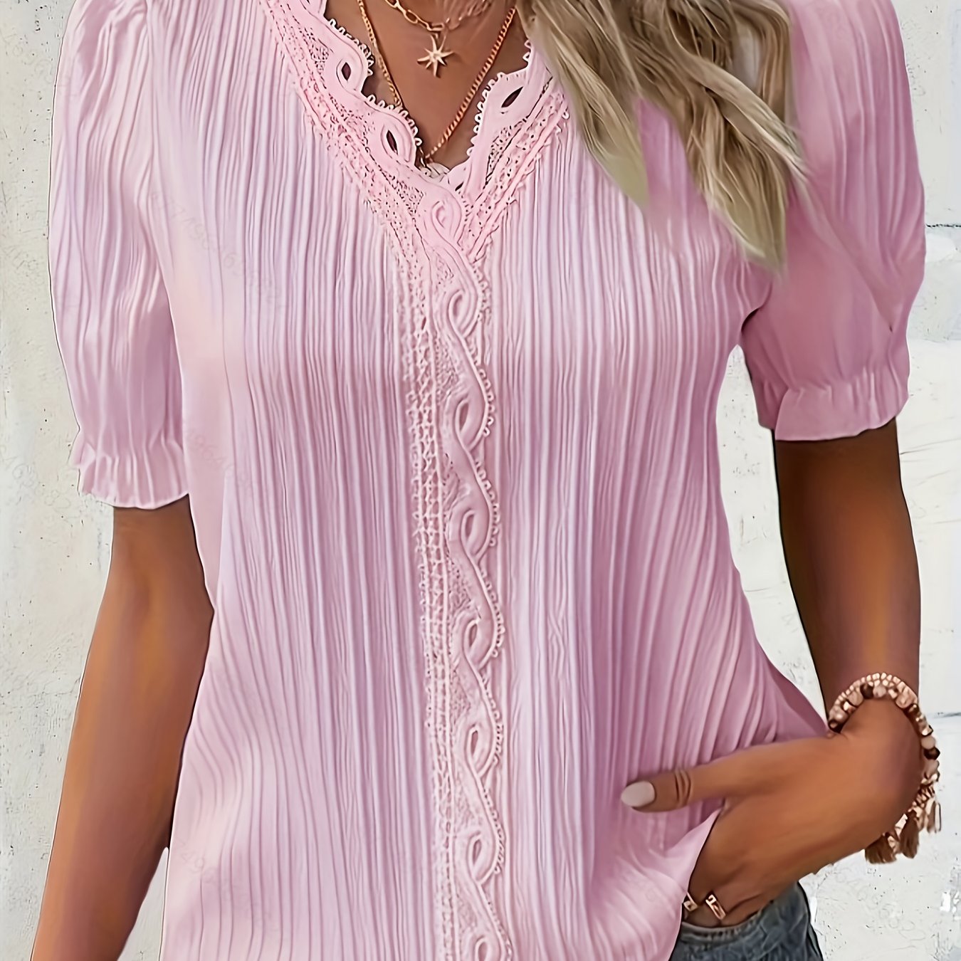 E-shop Damen Elegante Spitzenbesatz V-Ausschnitt Bluse mit Rüschenärmeln - Leichtgewichts Texturierter Stoff, Lässiges Kurzarm Oberteil für