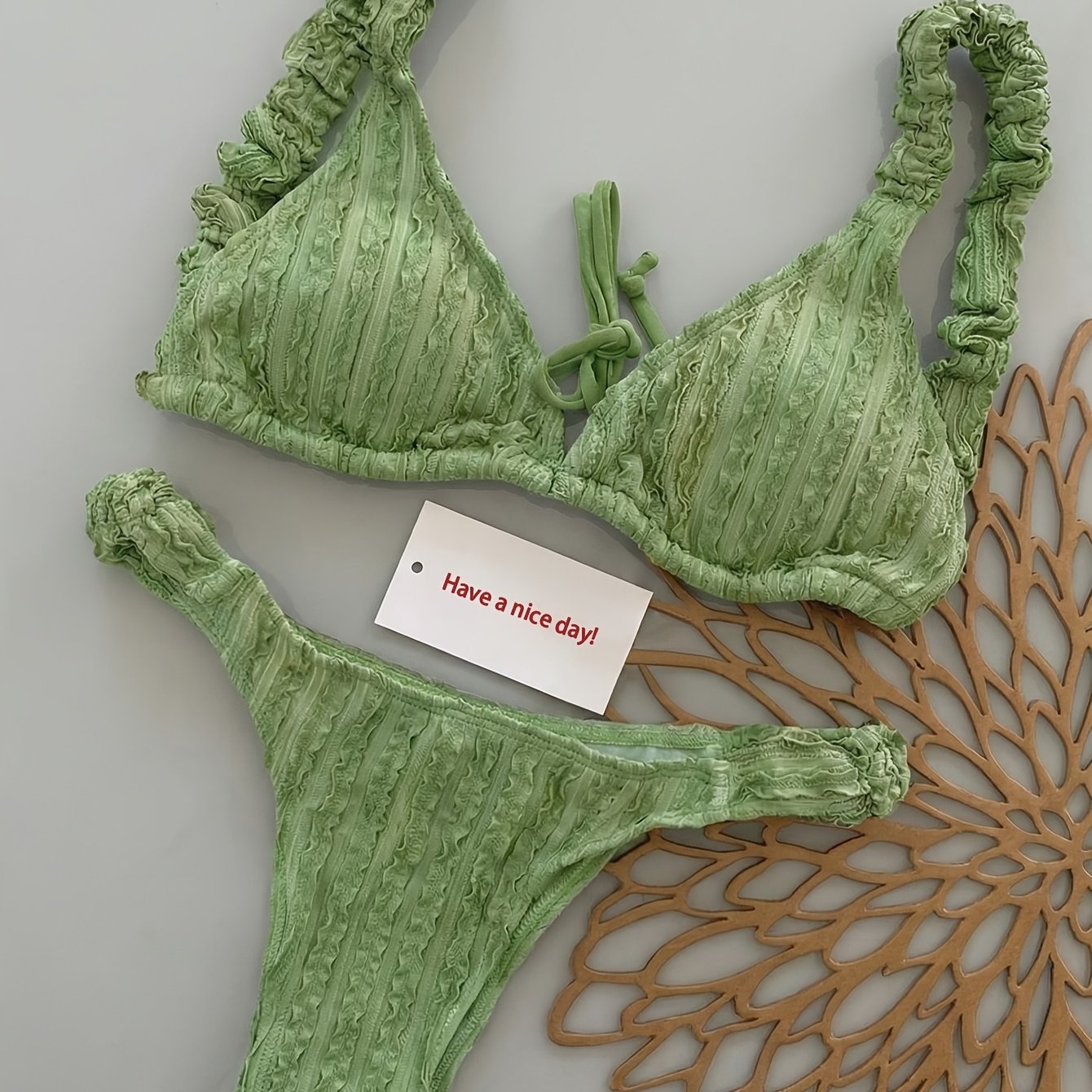 E-shop Damen Avocado Grün Geraffte Textur Bikini Set, Rüschen Straps-Front-Tie 2-teiliges Bademode, Sexy Strandurlaub Badeanzug