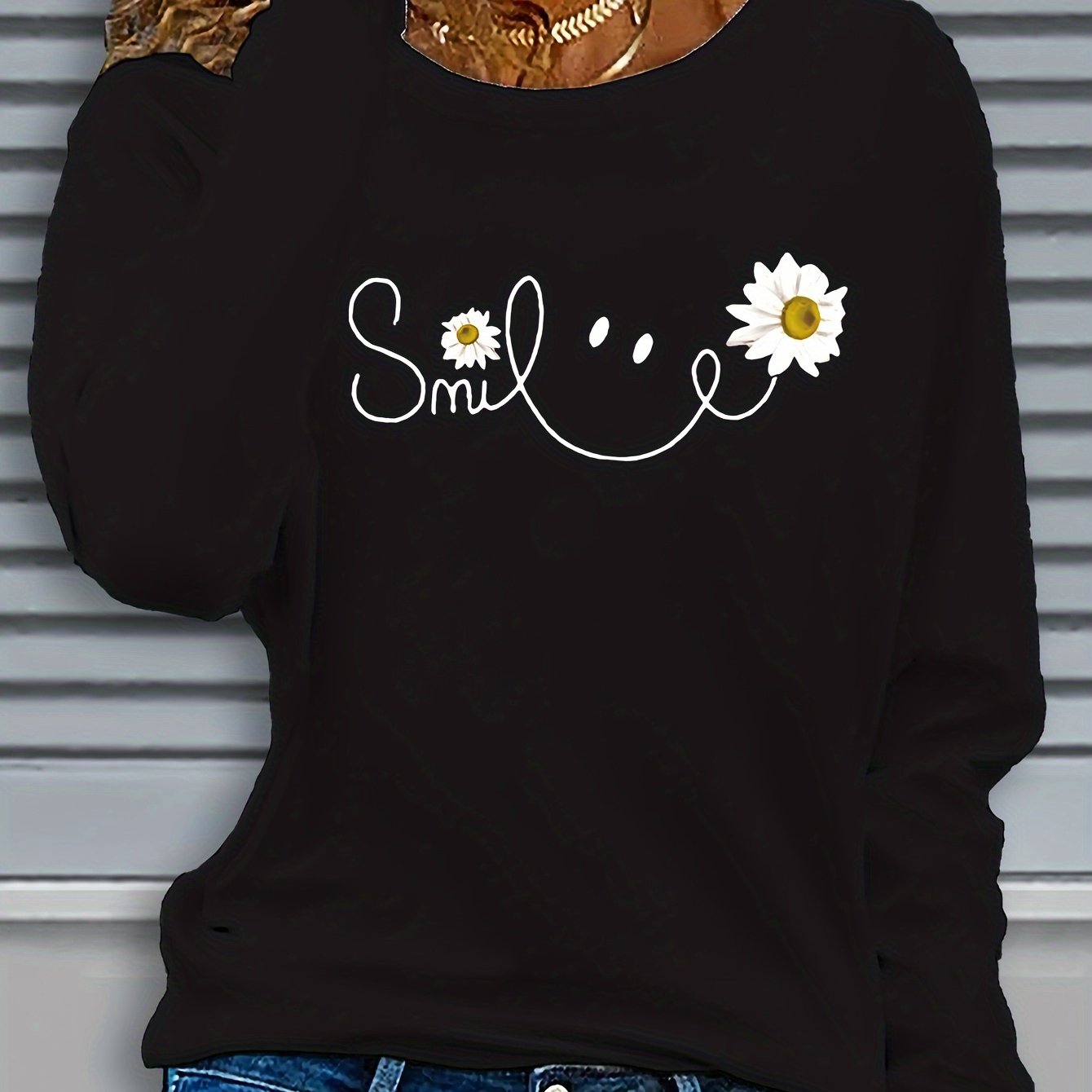 Image of Women's Loose-fit Long Sleeve Crew Neck T-shirt - Cozy Black Daisy Print Pullover Top, Casual Winter Blouse For Layering & Casual Attire, Machine Washable