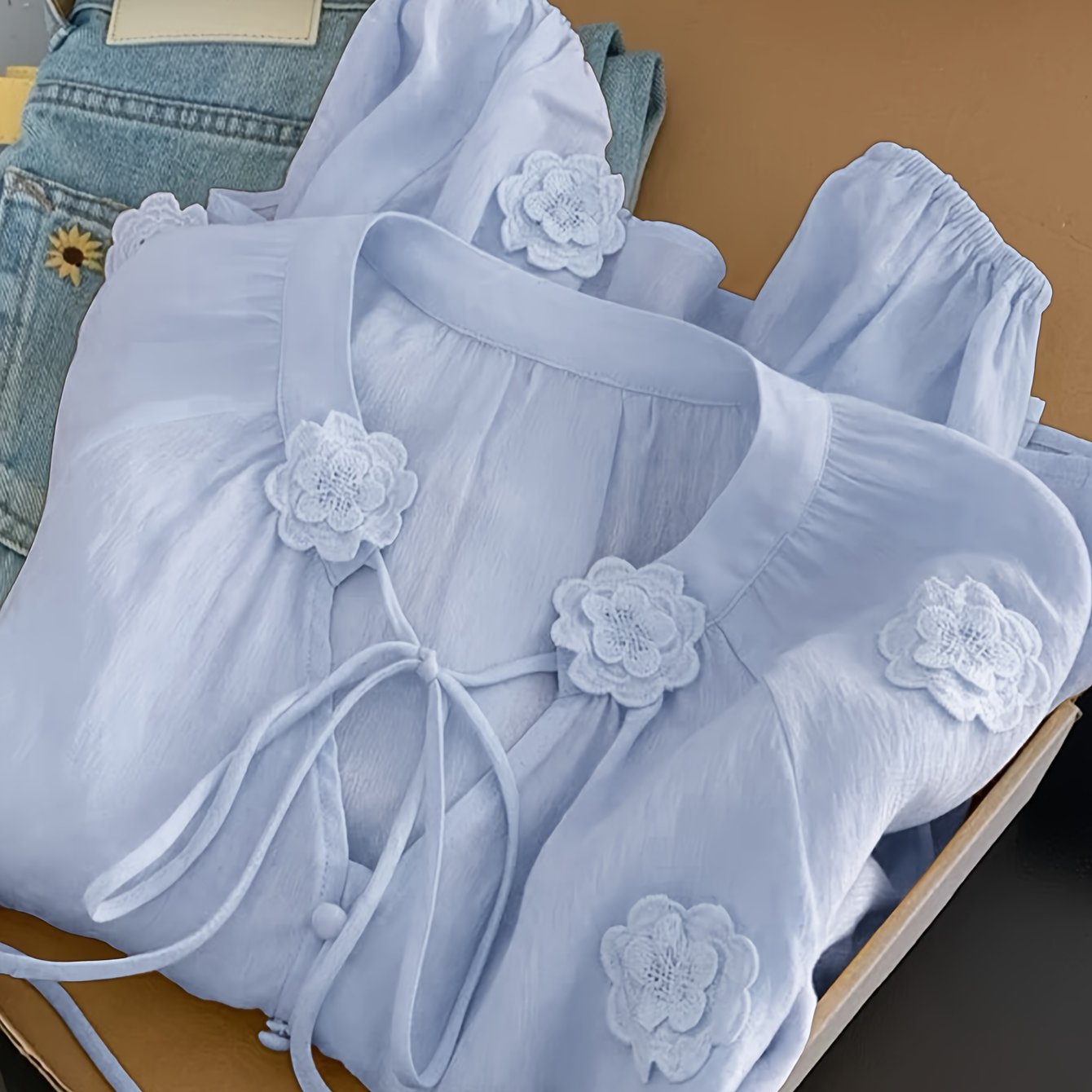E-shop Damen Bluse im französischen Stil mit dreidimensionalem Blumenmuster in Unifarben für Frühling und Sommer, elegantes, locker geschnittenes