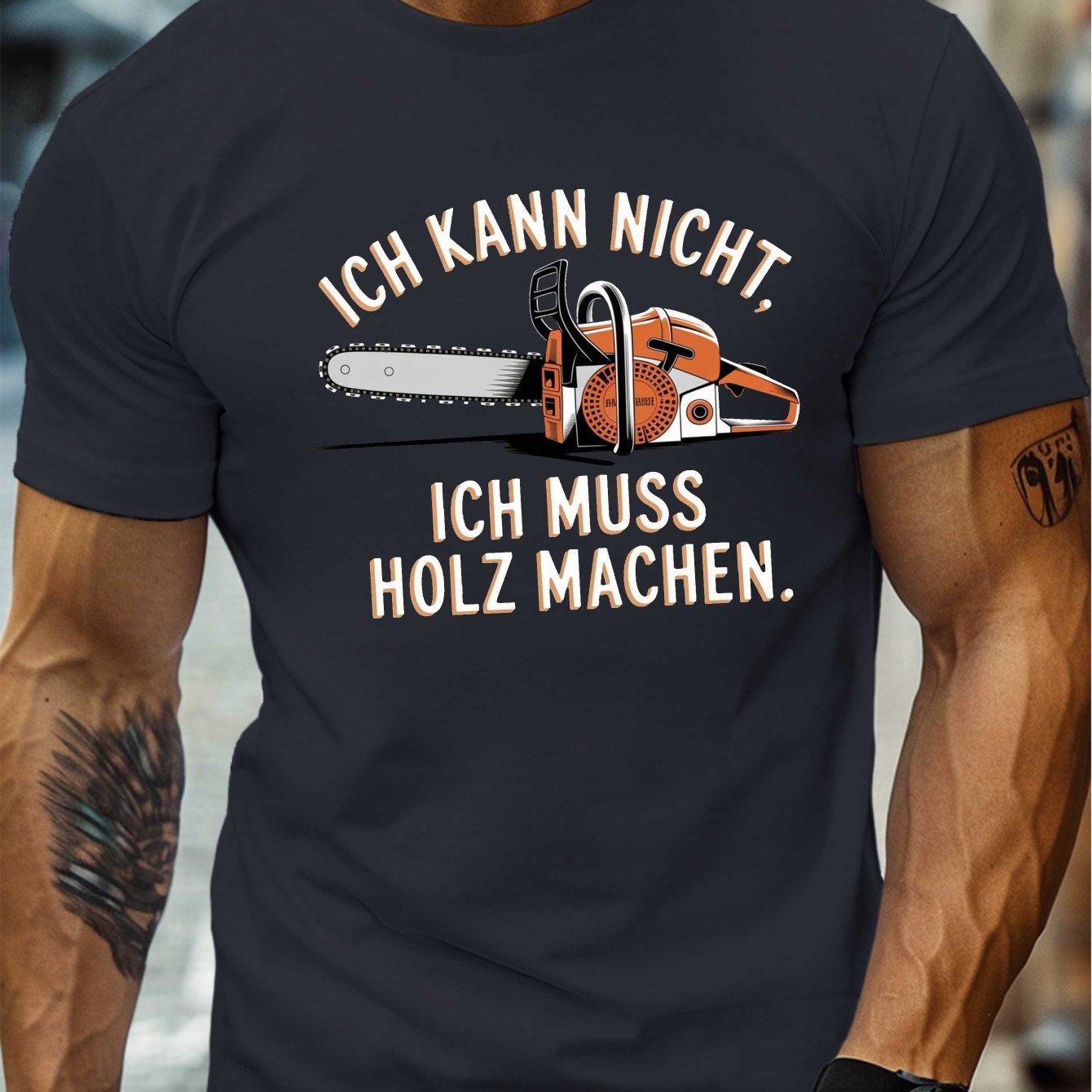 Image of Funny German Chainsaw Woodworking Scene Print, Men's Round Crew Neck Short Sleeve Tee, Casual T-shirt Casual Comfy Lightweight Top For Summer
