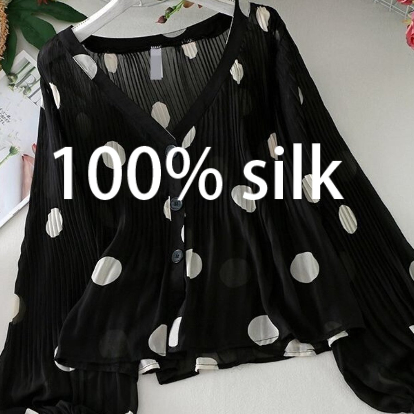 2026 Women's V-neck Pleated Polka Dot Sunscreen Shirt, 100% Bubble Sleeves, Loose Fit