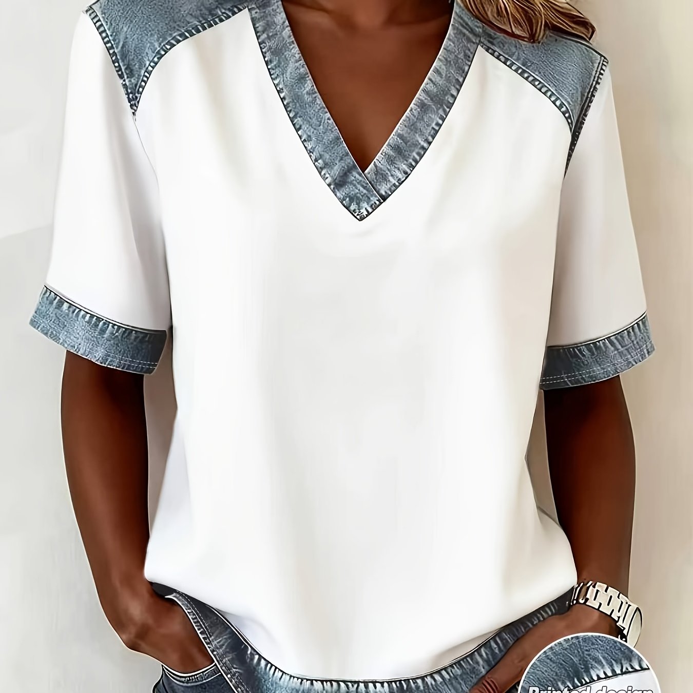 E-shop Elegantes bedrucktes T-Shirt in Übergröße mit V-Ausschnitt kurzen Ärmeln