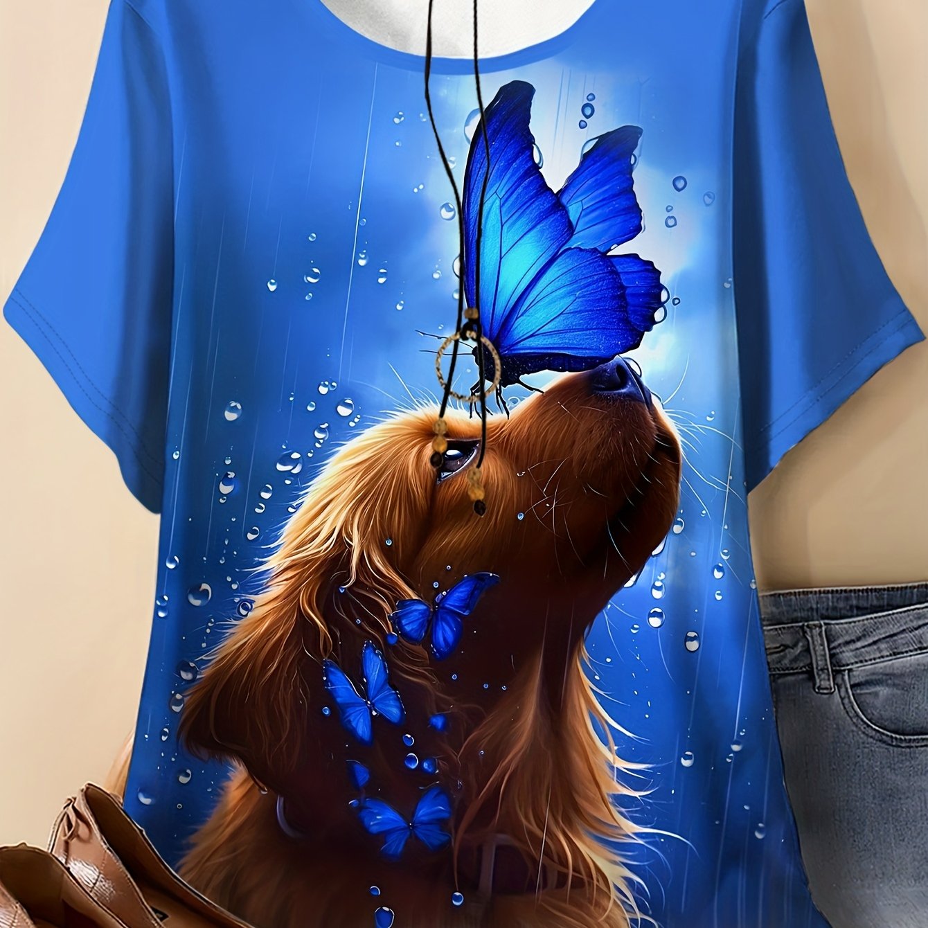 TEMU Plus Size - Plus Size - A Golden Retriever Looks Up At A Blue , Wearing A Plus-size Women's T-shirt With A Print, Featuring A Round Neck And