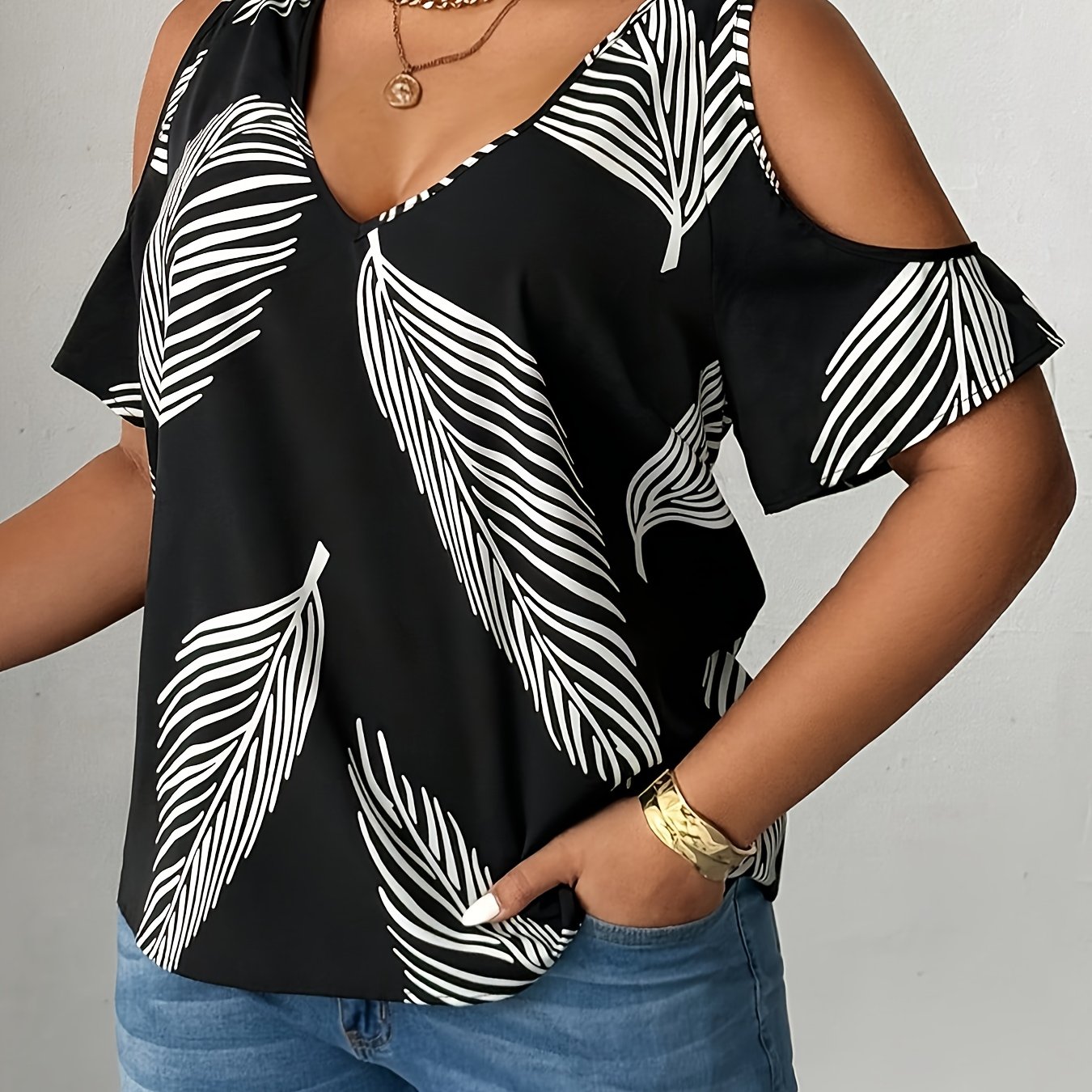 TEMU Plus Size - Plus Size - Cun Size V-neck Off-the-shoulder Short-sleeved Shirt